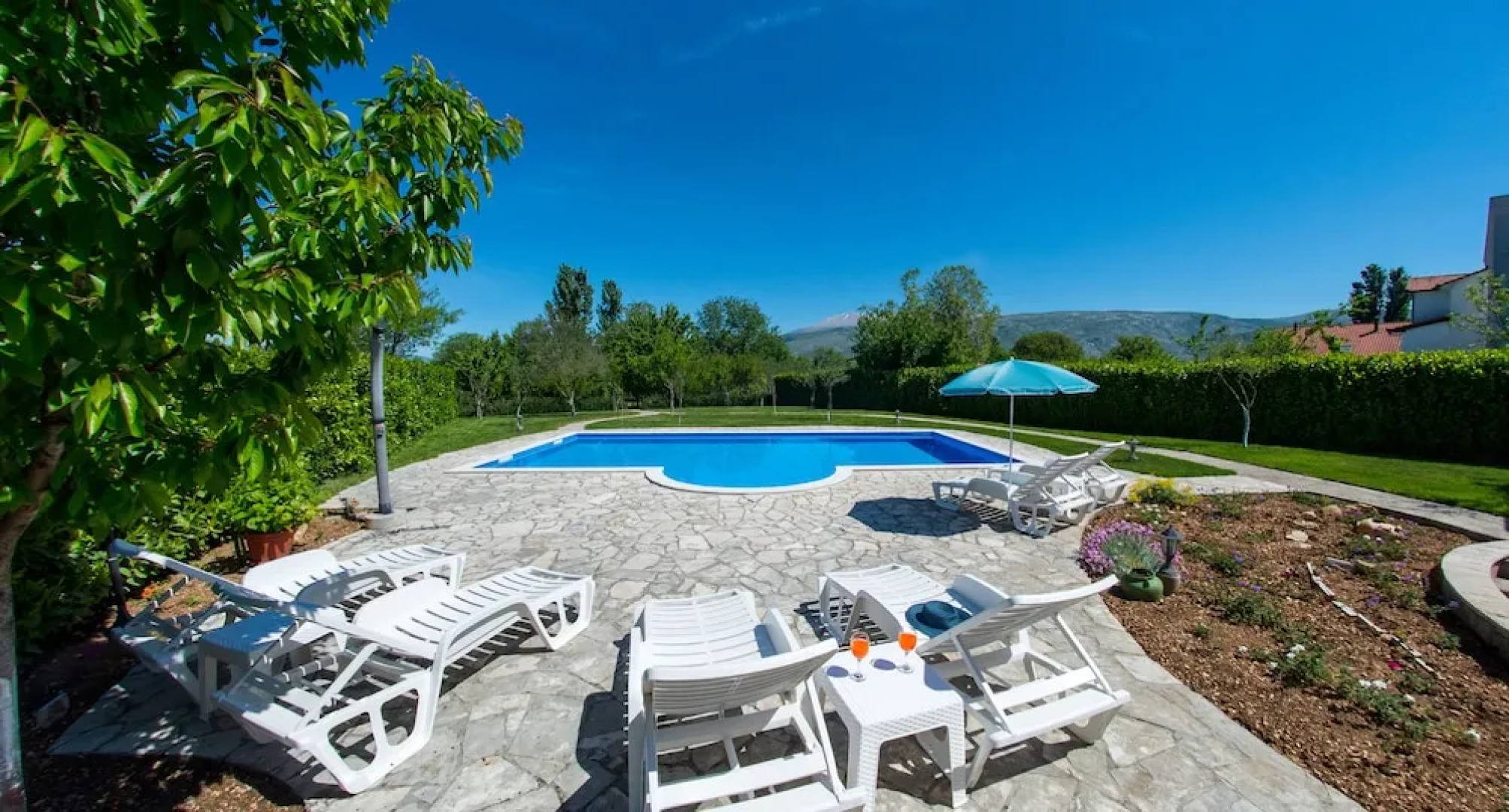 Frida Luxury Beachfront Villa