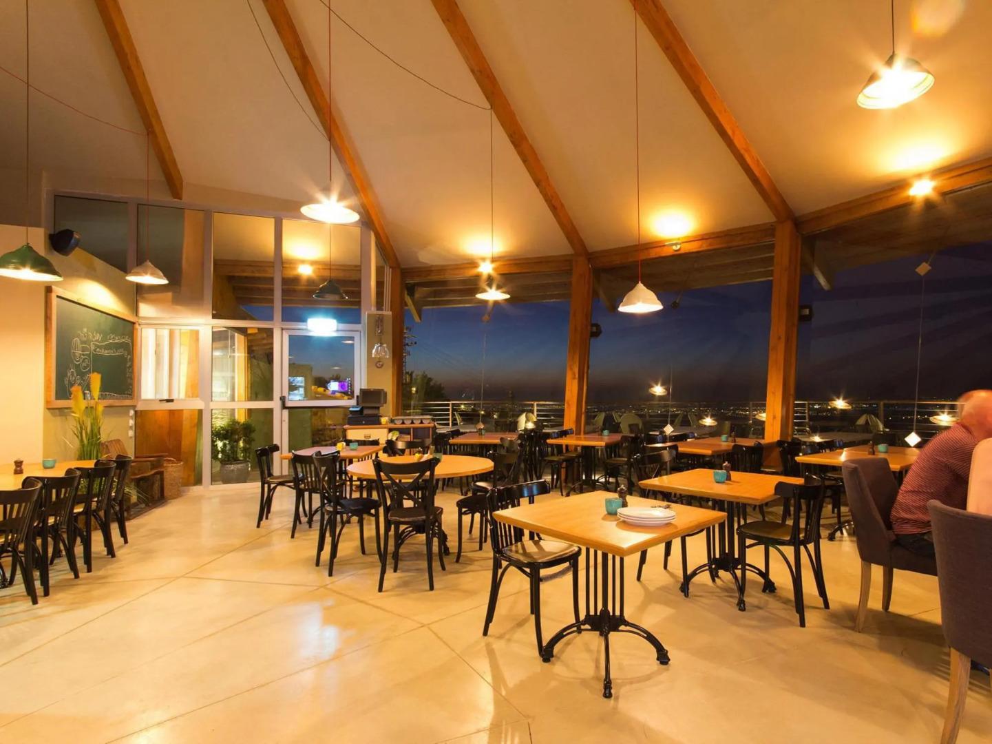 Shoresh Green Hills Family Suites Hotel