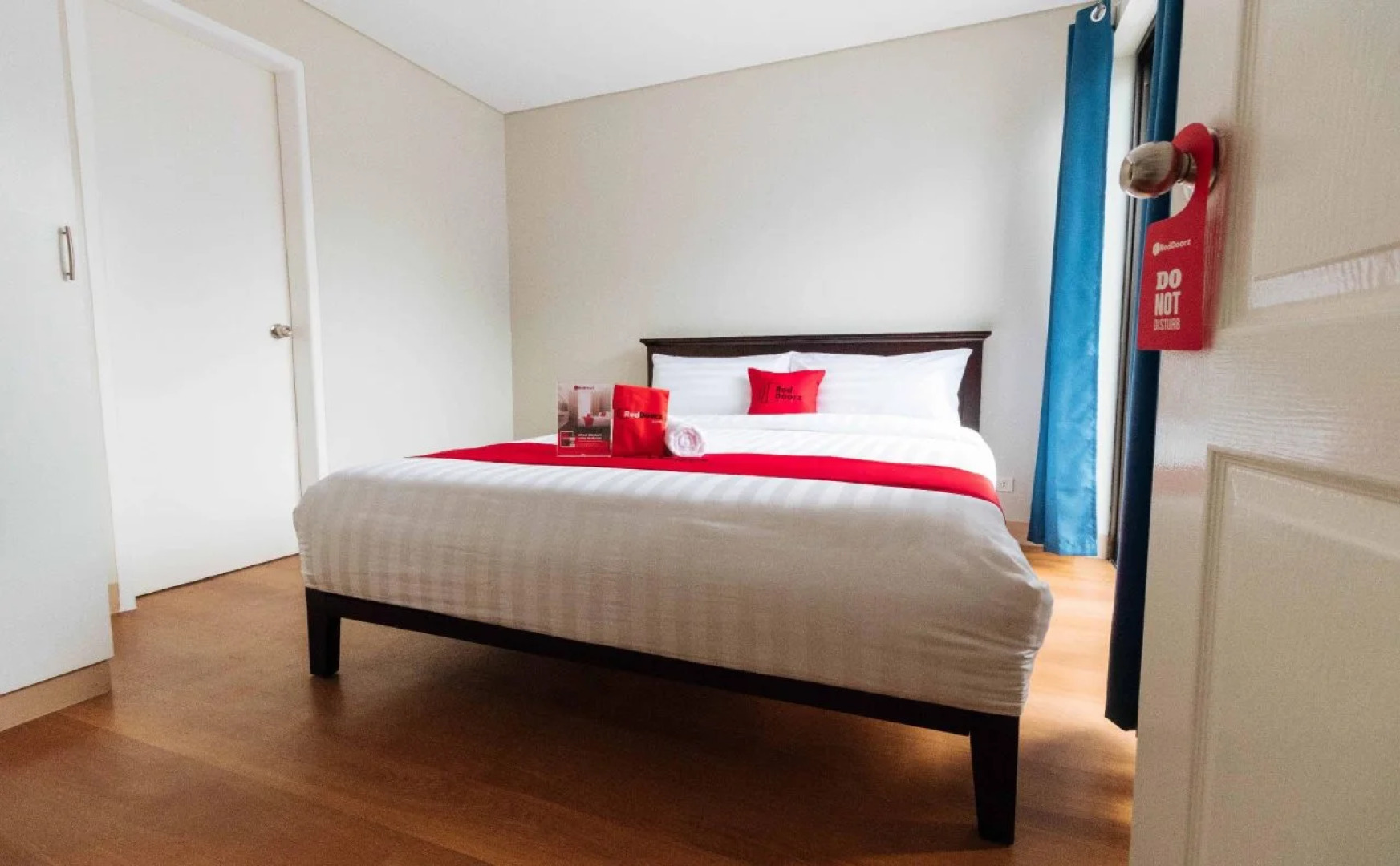 RedDoorz Plus near Capitol Commons