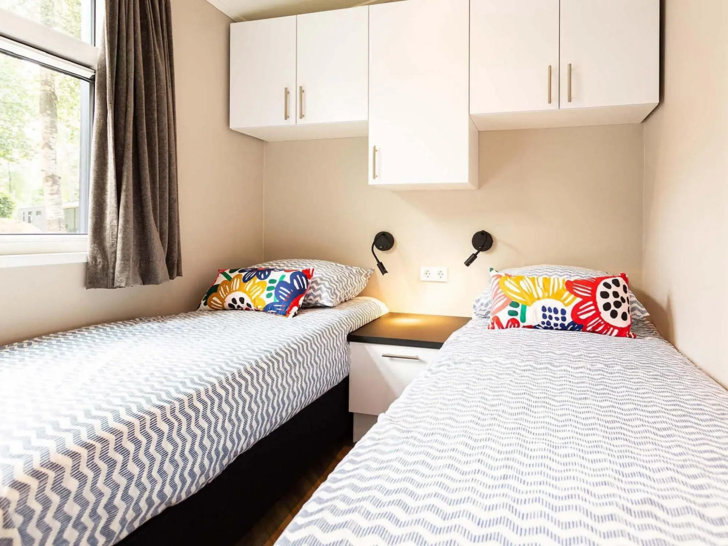 Nice chalet with outdoor sauna and spa, in a holiday park, near the Veluwe