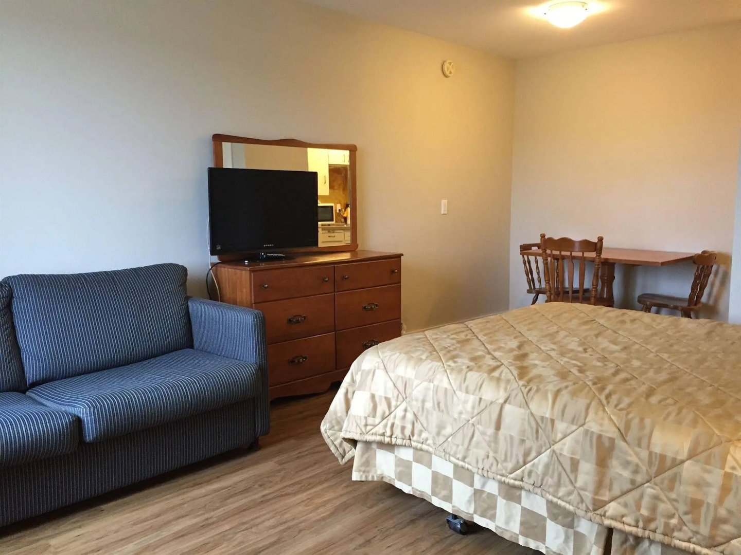 Royalty Maples Motel & Cottages