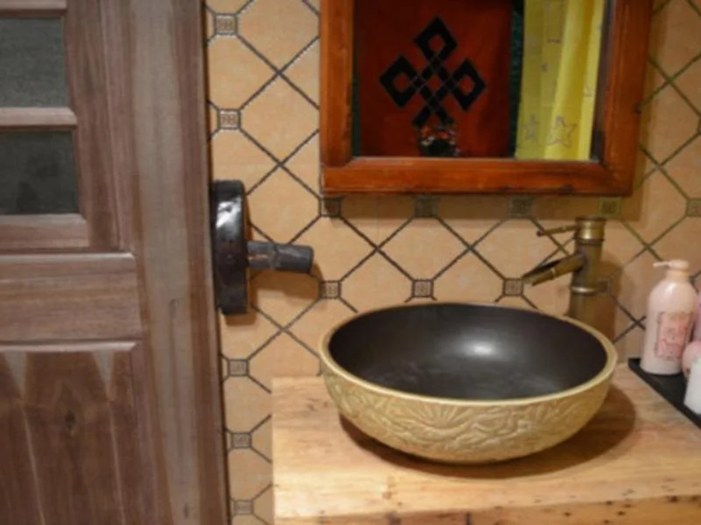 Shangri-La Timeless Inn