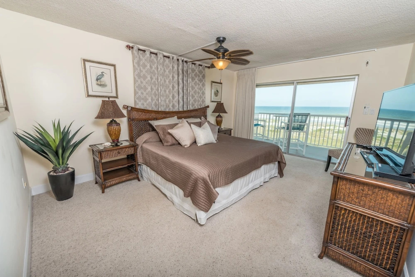 Spanish Main by Happy Palm Stays