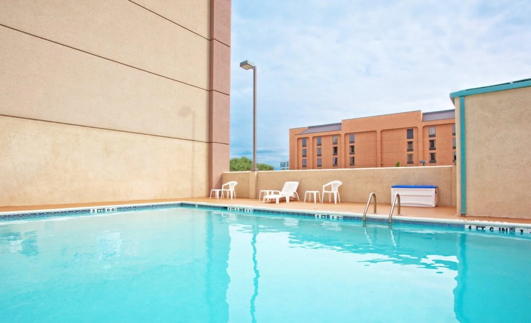 Holiday Inn Express & Suites Atlanta N-Perimeter Mall Area by IHG