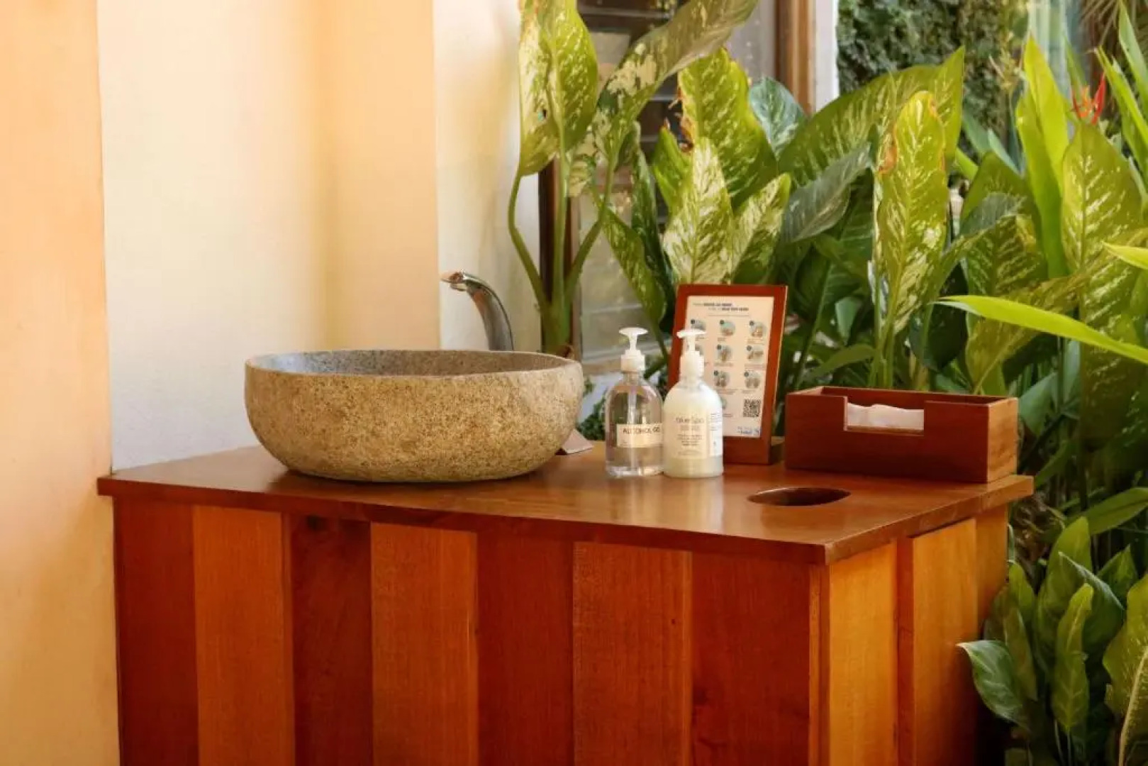 Capitán Suizo Beachfront Boutique Hotel