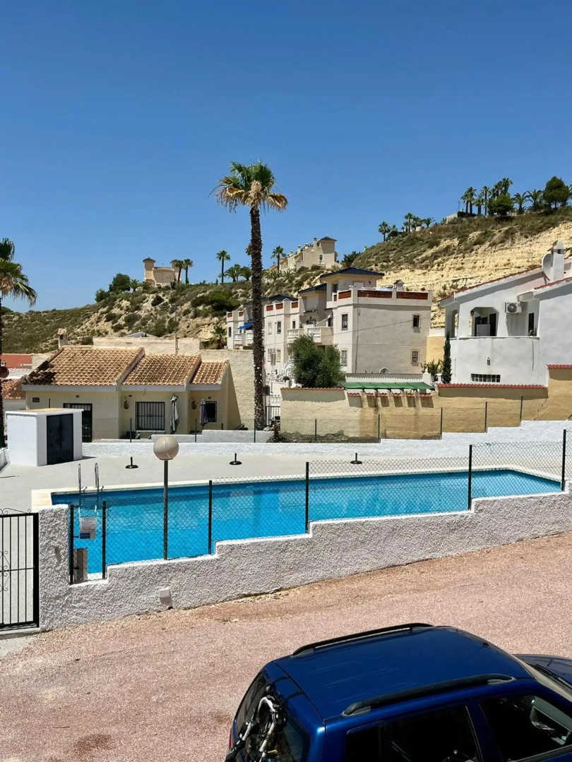 Winter sun apartment with pool access