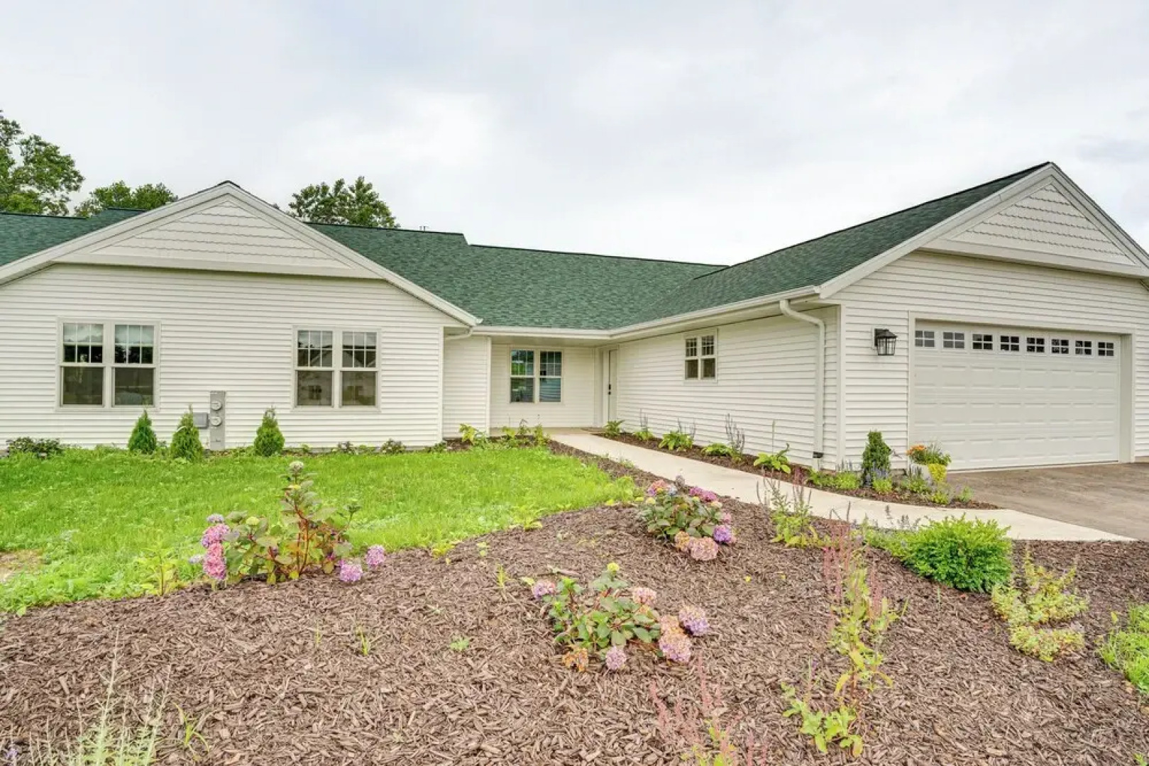 Walk to Beaches + Restaurants: Elkhart Lake Escape