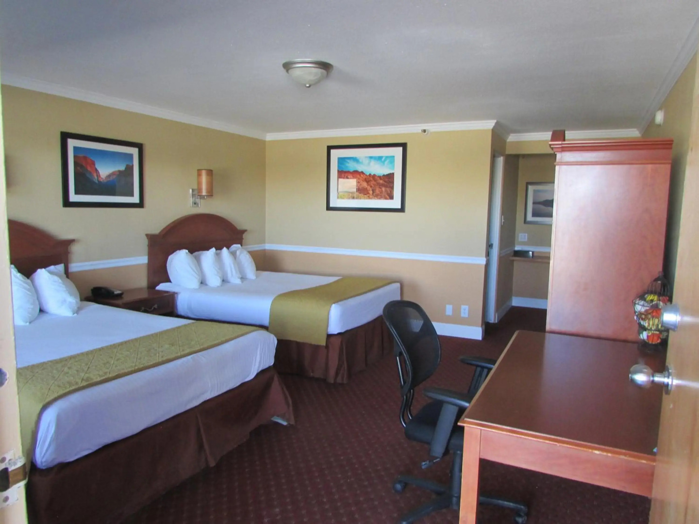 Travelodge by Wyndham Hawthorne