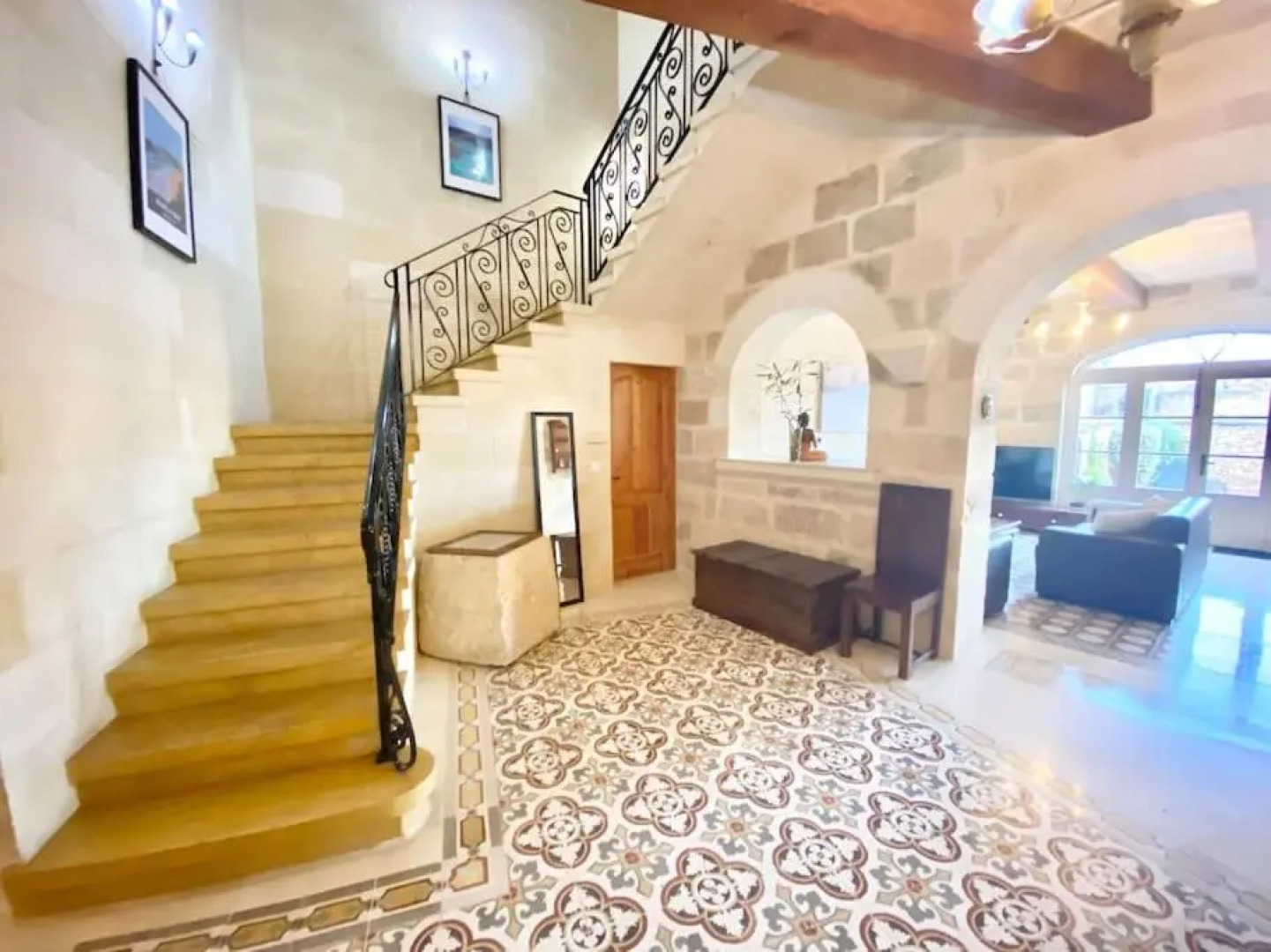 Villa Rossa Gozo - 5 bedroom ensuite with pool & jacuzzi