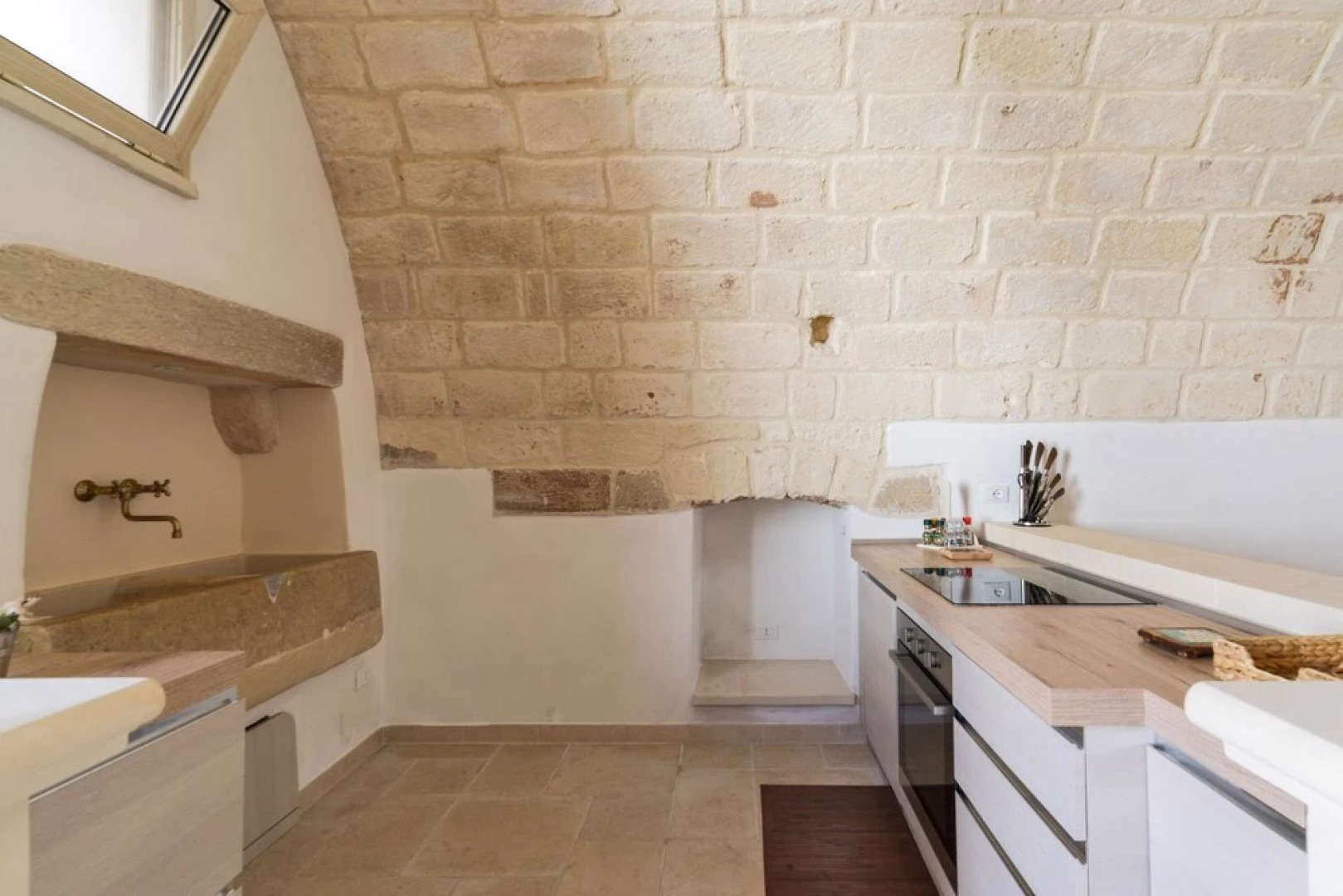 2873 Villa Pussacra by Barbarhouse