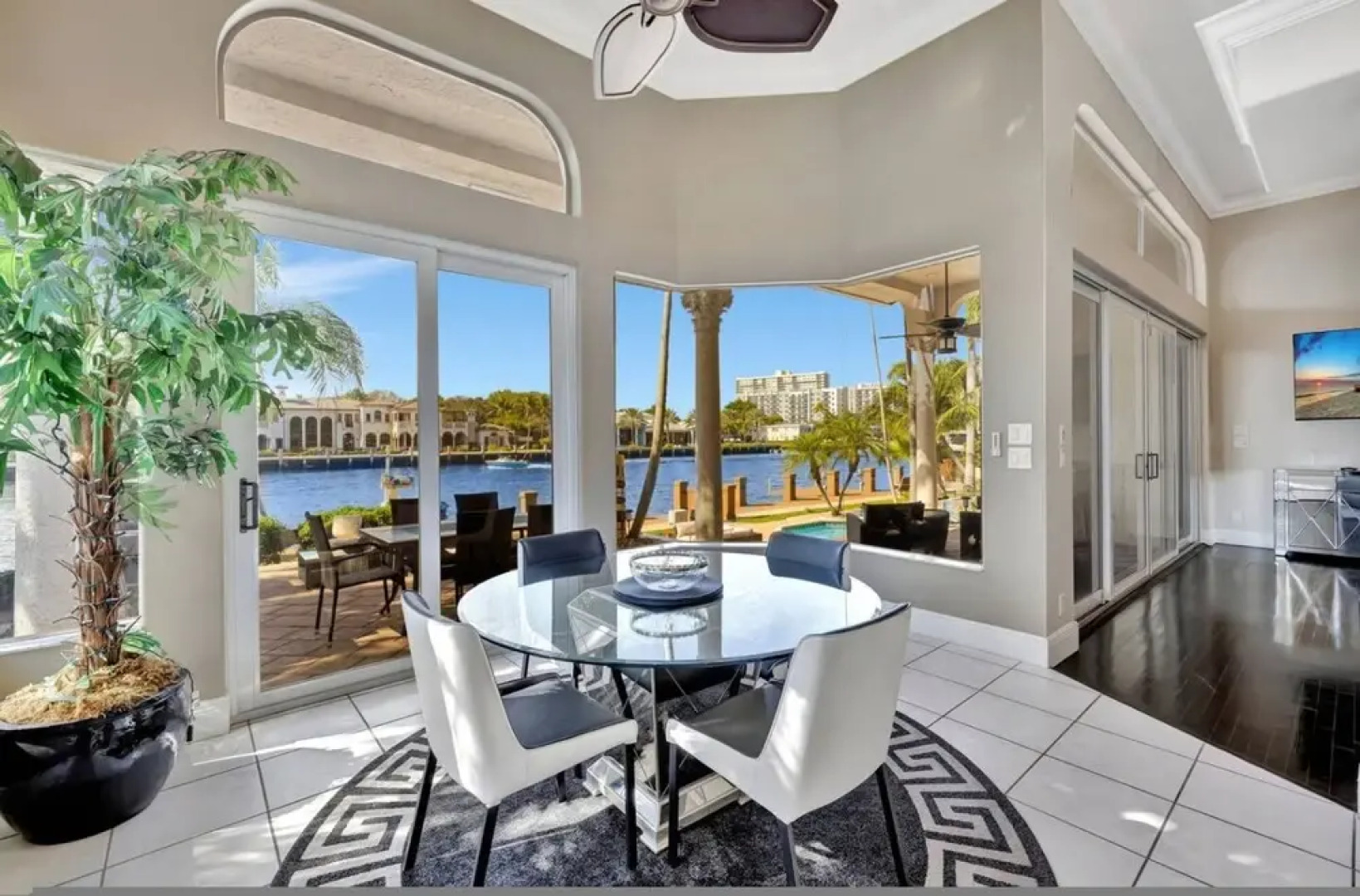 Serenity Villa Water Front