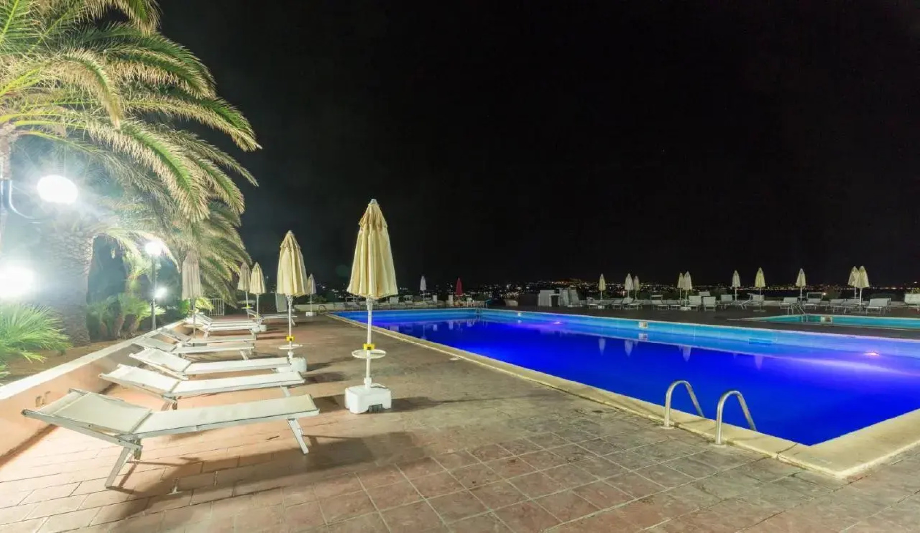 Perla del Golfo Resort