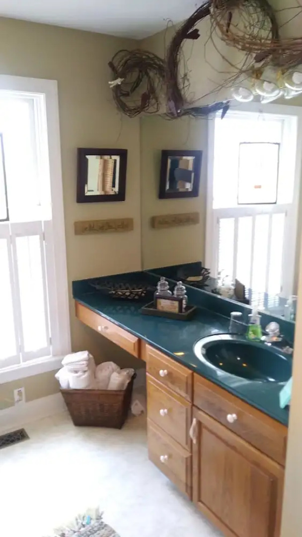 Marvel's on the Creek