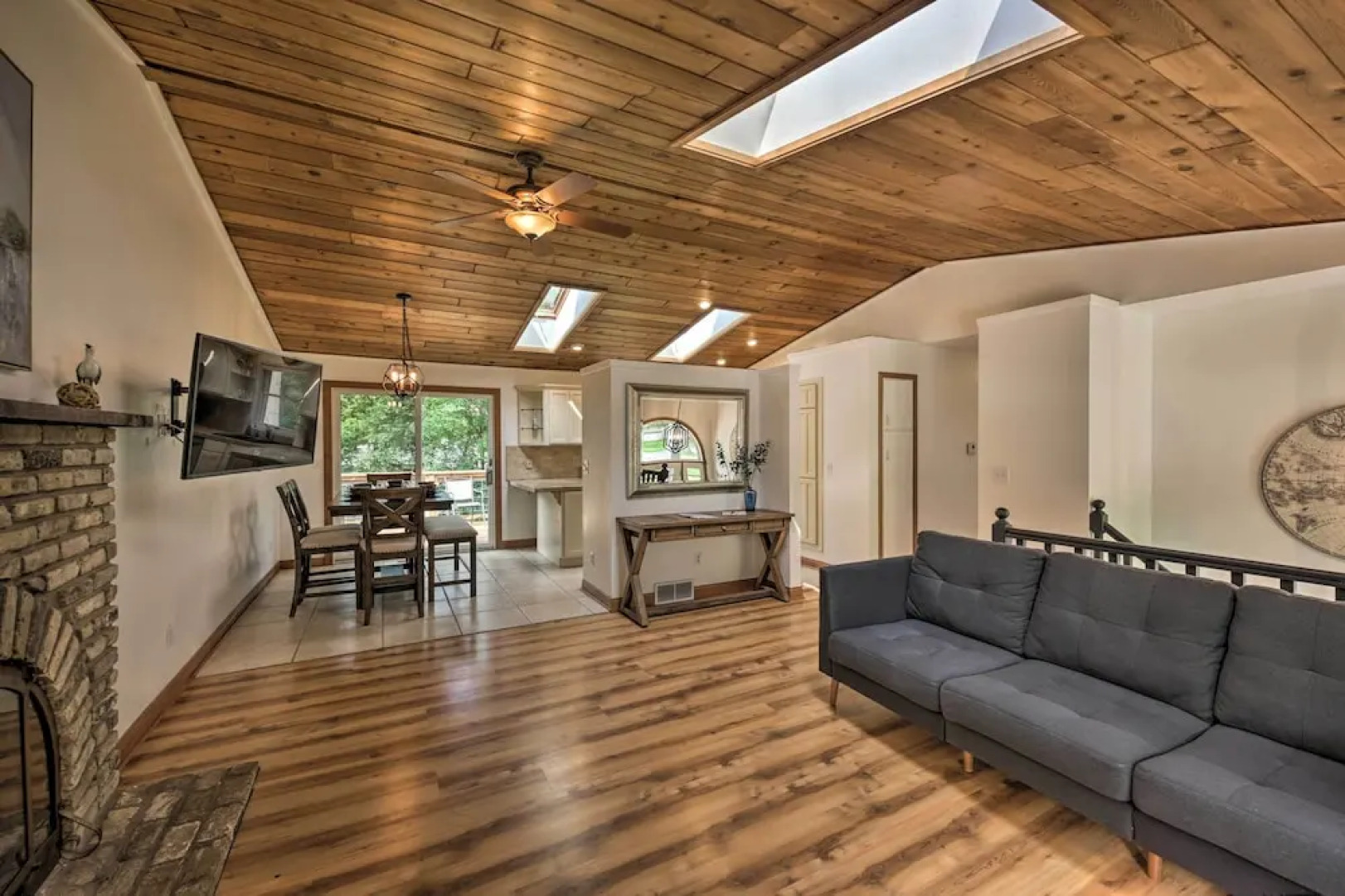 Lake Nagawicka Home - 2 Blocks to Boat Launch