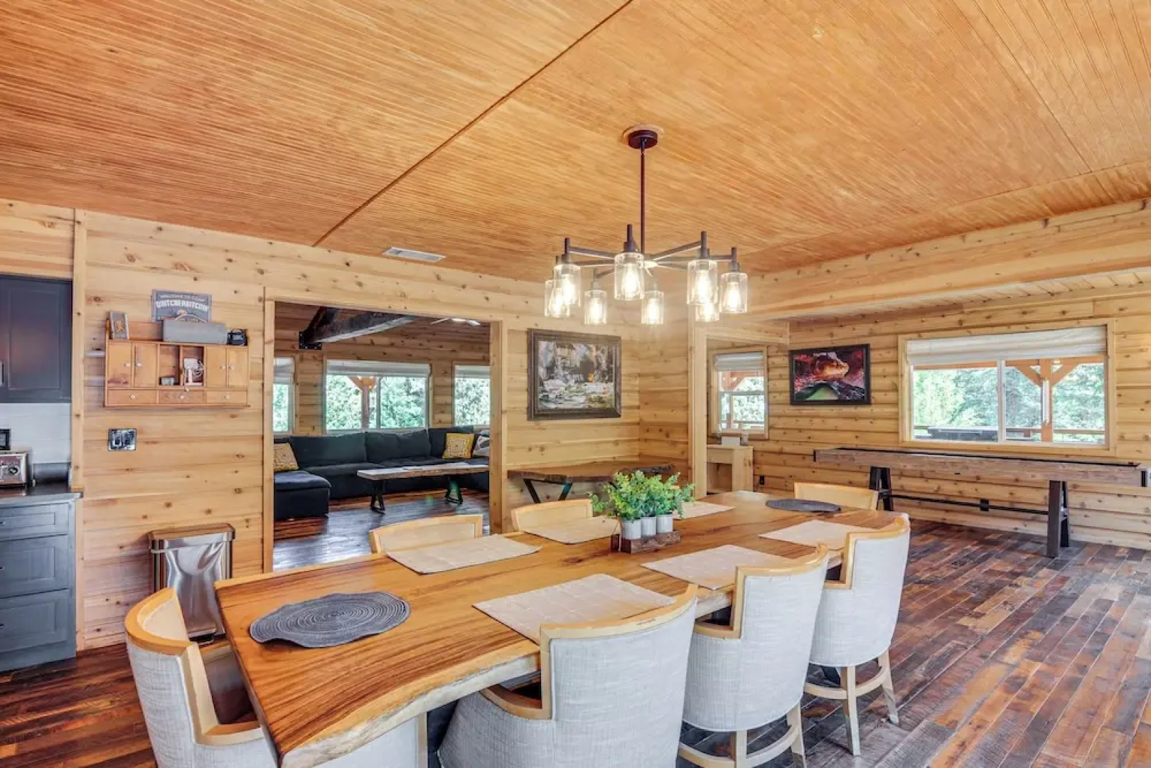 Inviting Utah Cabin w/ Spacious Deck + Fireplace!