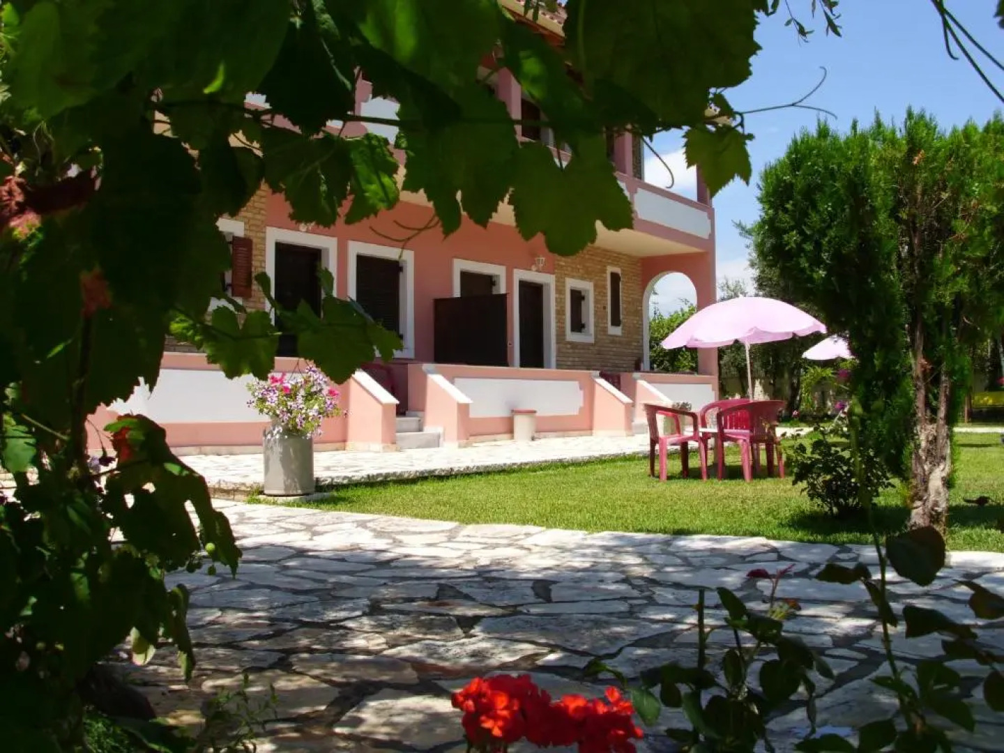 Olga's Garden Apartments