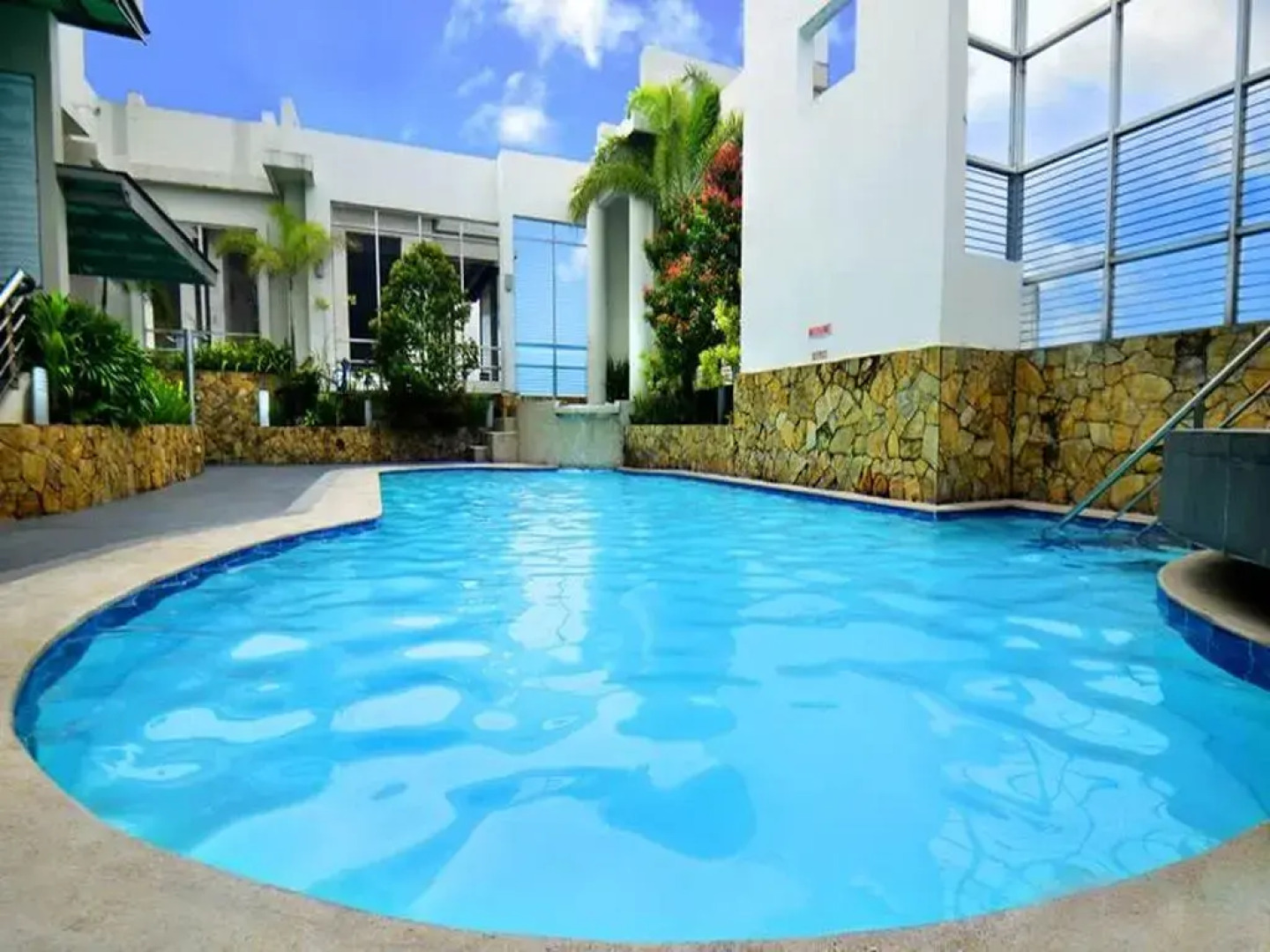 Lancaster Hotel by Central Flats