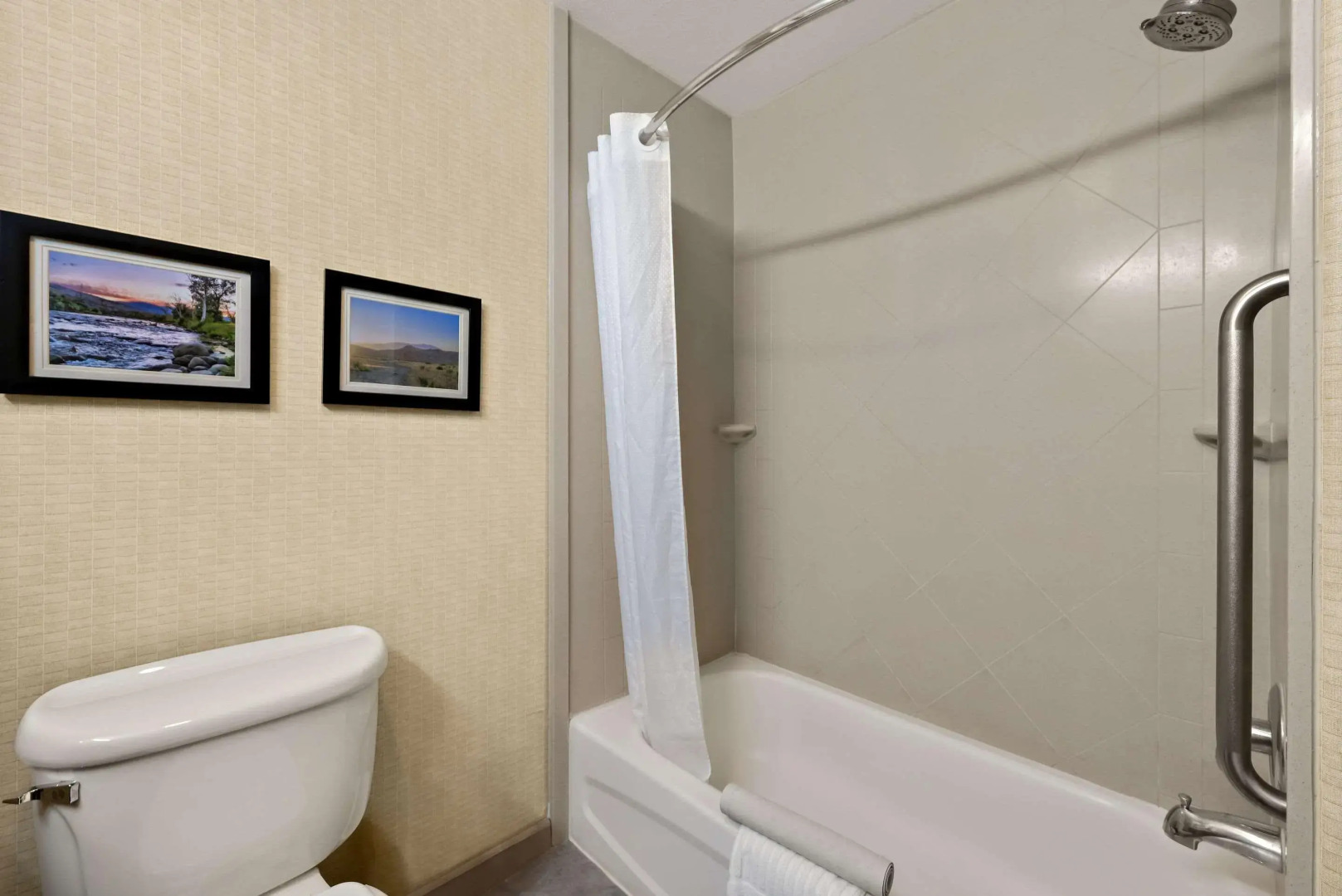 Comfort Inn & Suites Airport