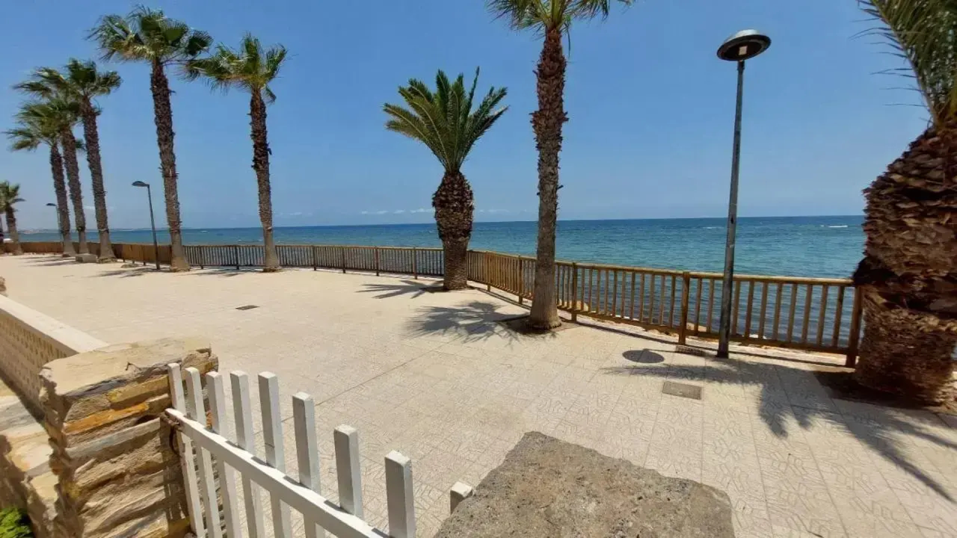 CHALET A 5 METROS DEL MAR.Wifi gratis