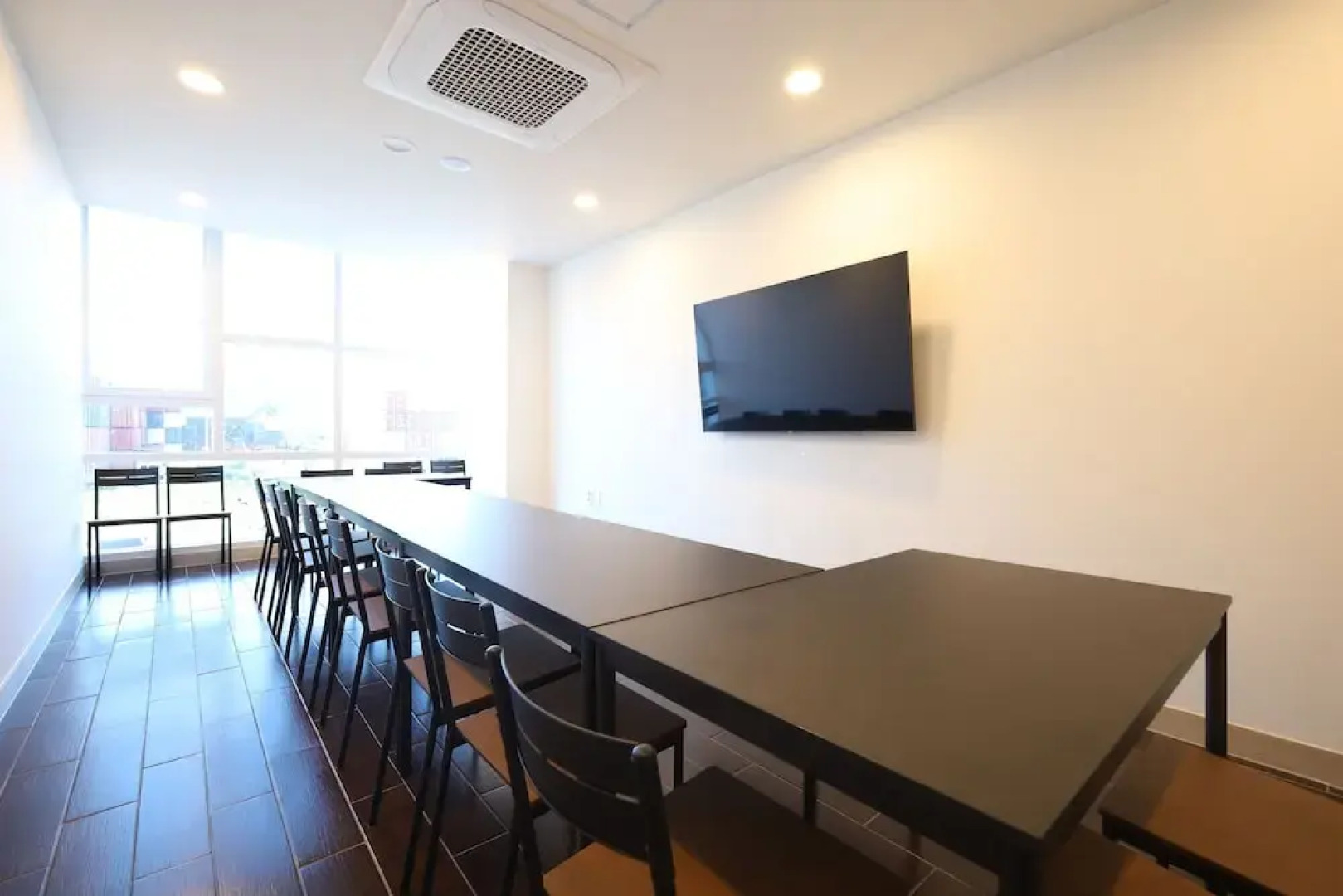 Browndot Busan Newport Signature