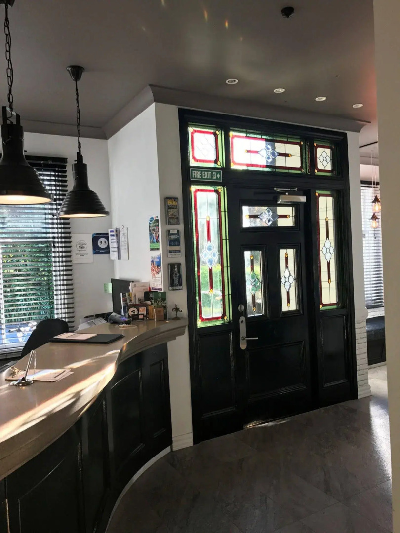 The Innbetween Lodge and Backpackers