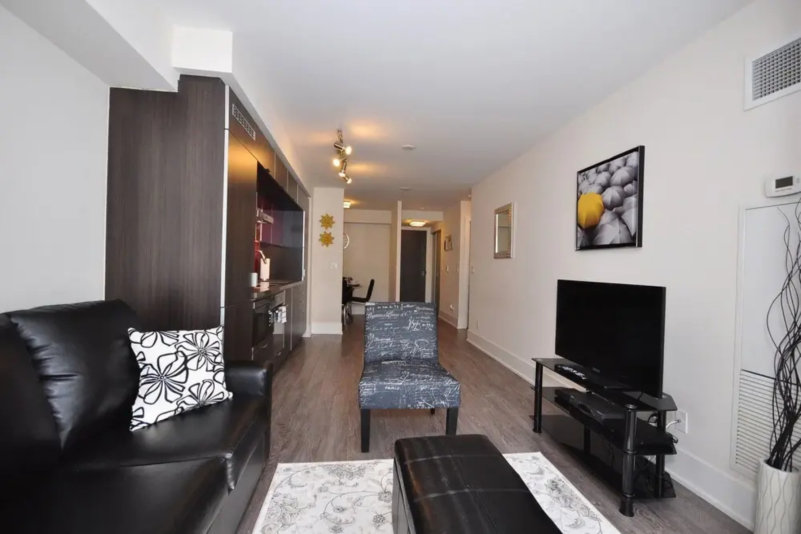 Whitehall Suites - Front Street West