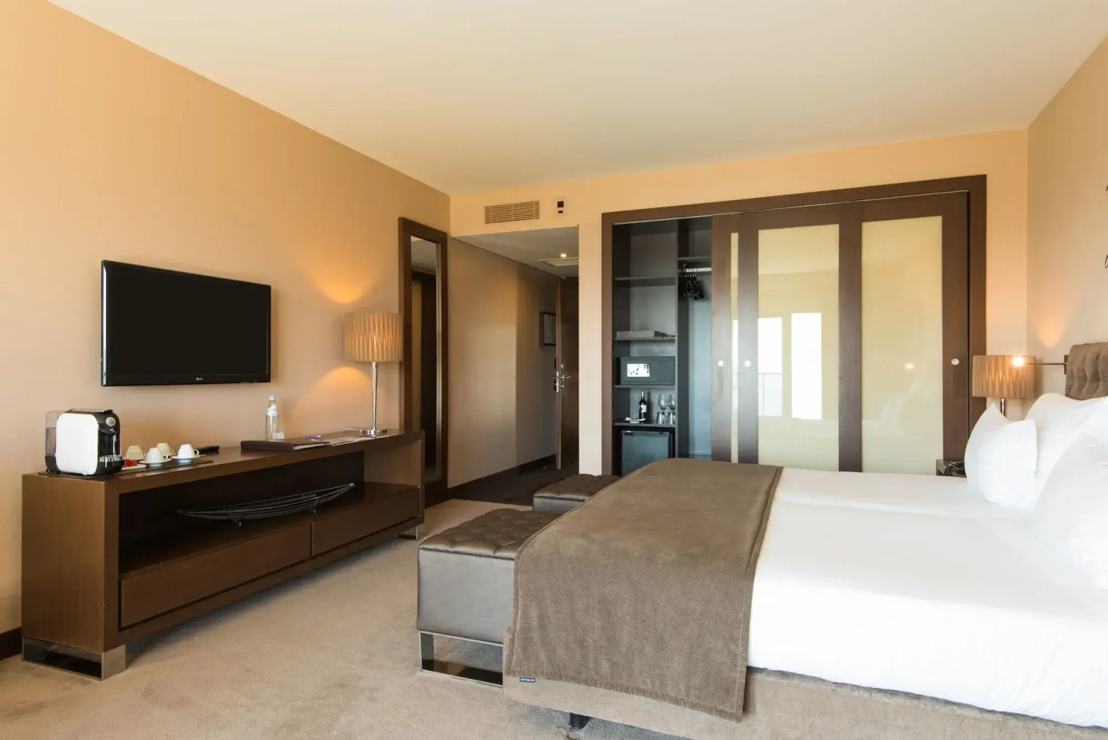 Отель Vila Gale Collection Palacio dos Arcos