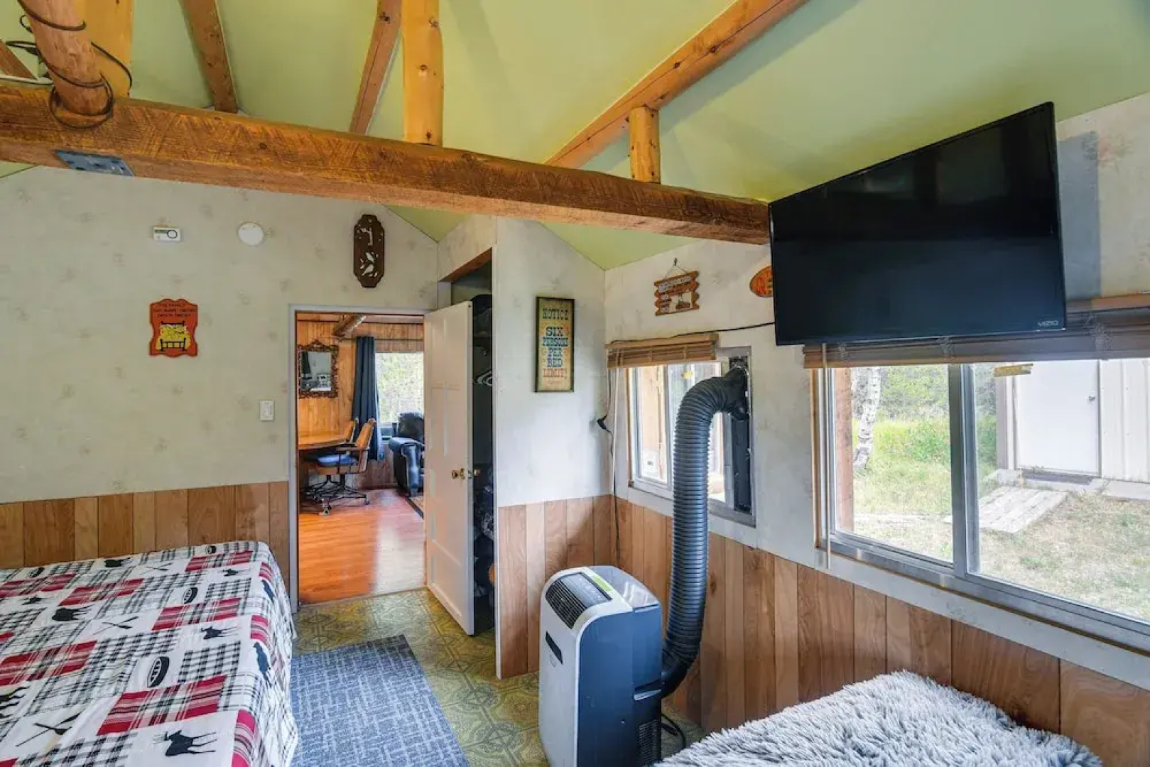 'grandpa's Cabin' ~ 30 Miles to Yellowstone!