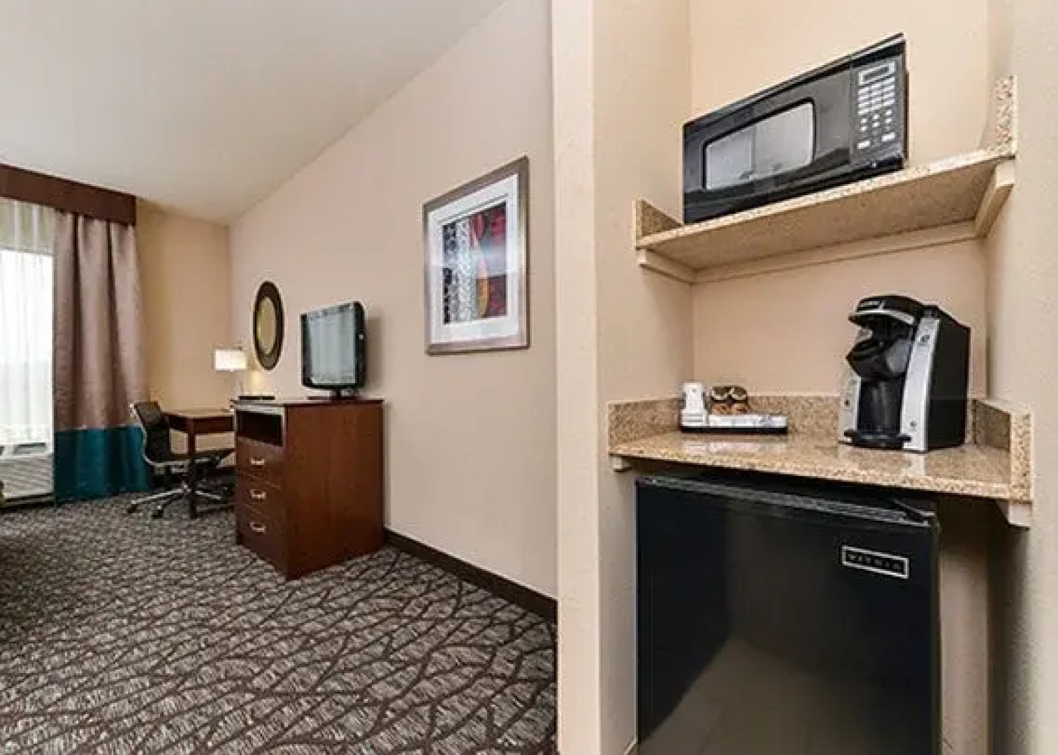 Comfort Inn & Suites