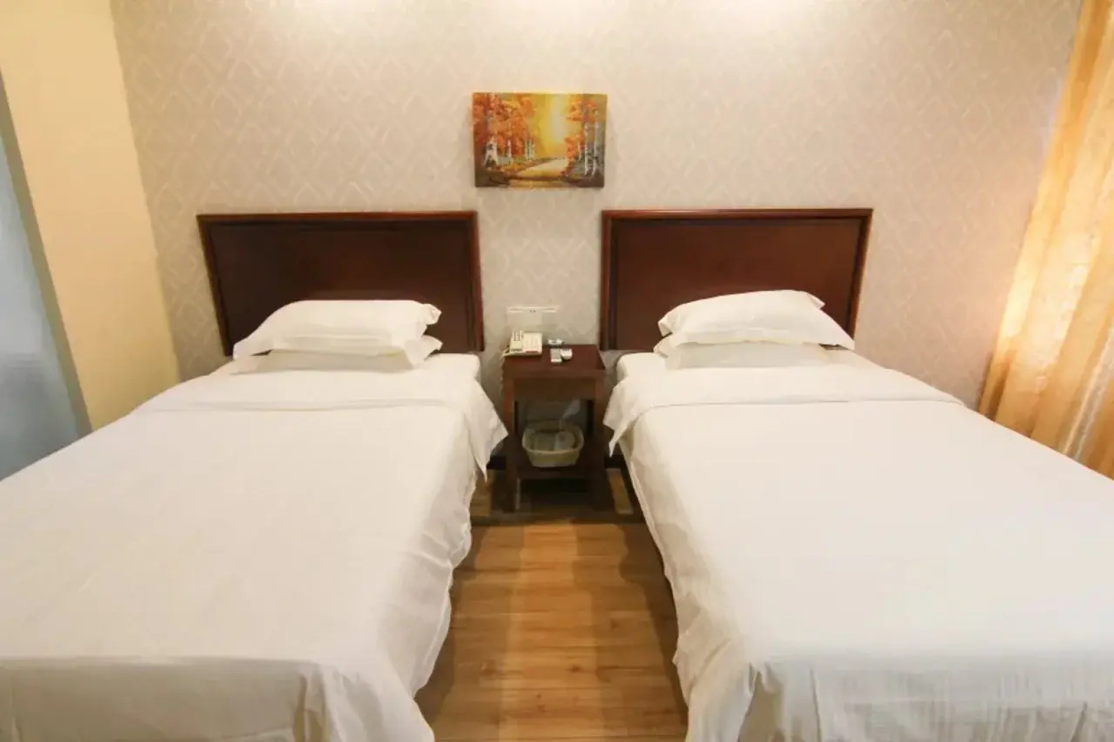 GreenTree Inn JiangSu ZhenJiang DingMao Industrial Park WoDe Square Express Hotel