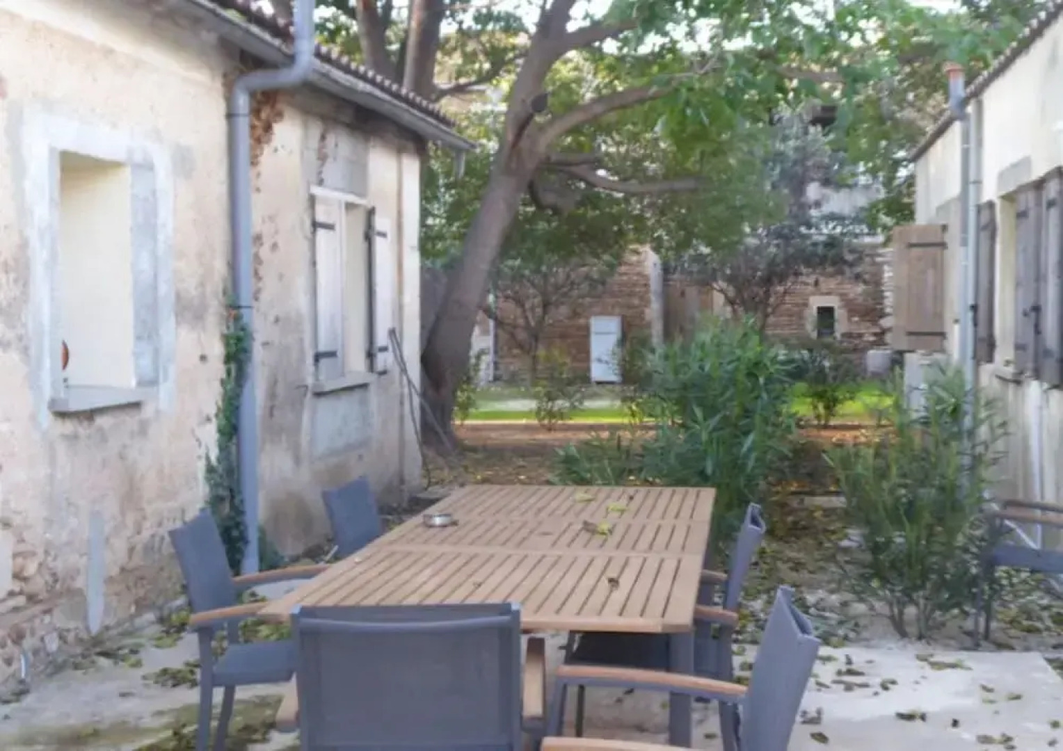 Maisons entières dans grand domaine