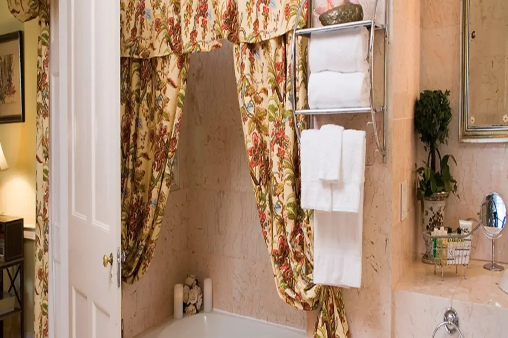 Graycliff Hotel And Restaurant