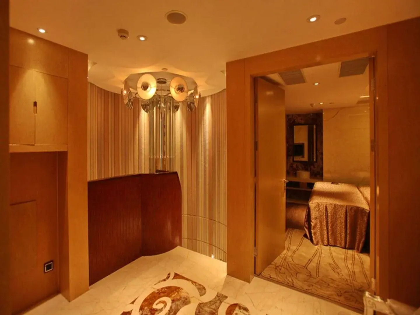 Top Elites City Resort Spa Hotel