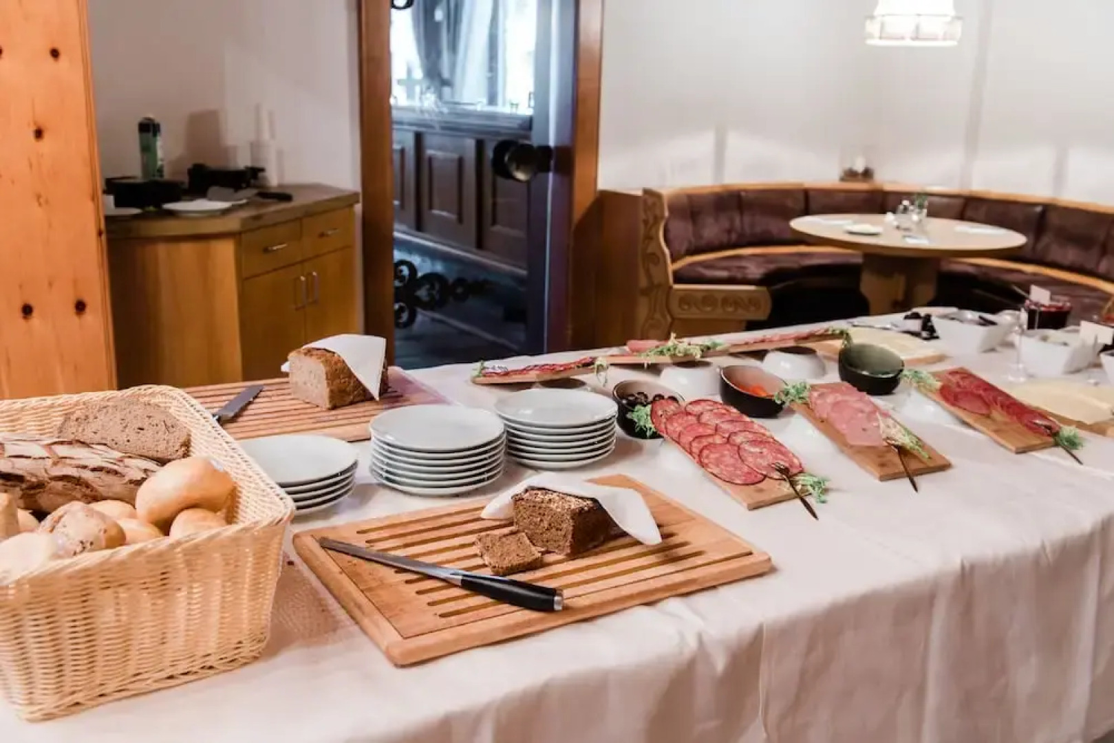 Hotel Rothirsch by Skinetworks