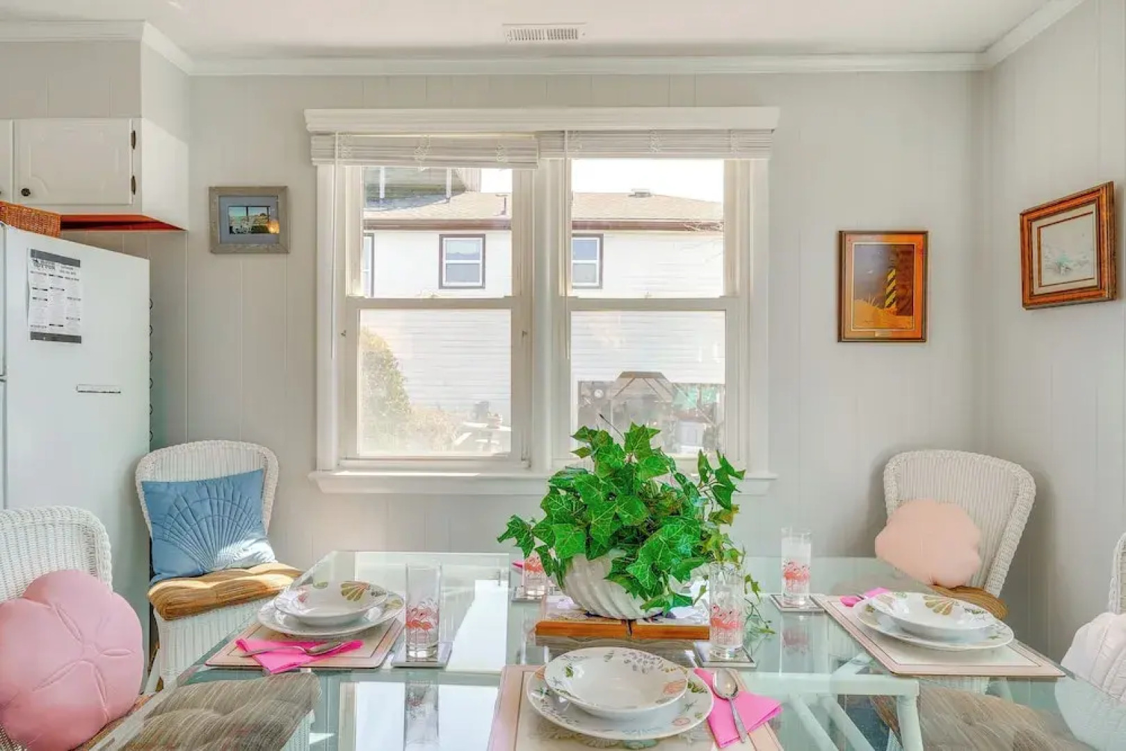 1 Mi to Avalon Pier: Charming Coastal Cottage!