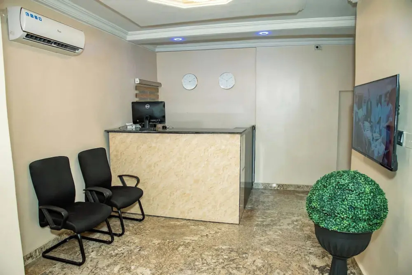 Everland Hotel and Suites