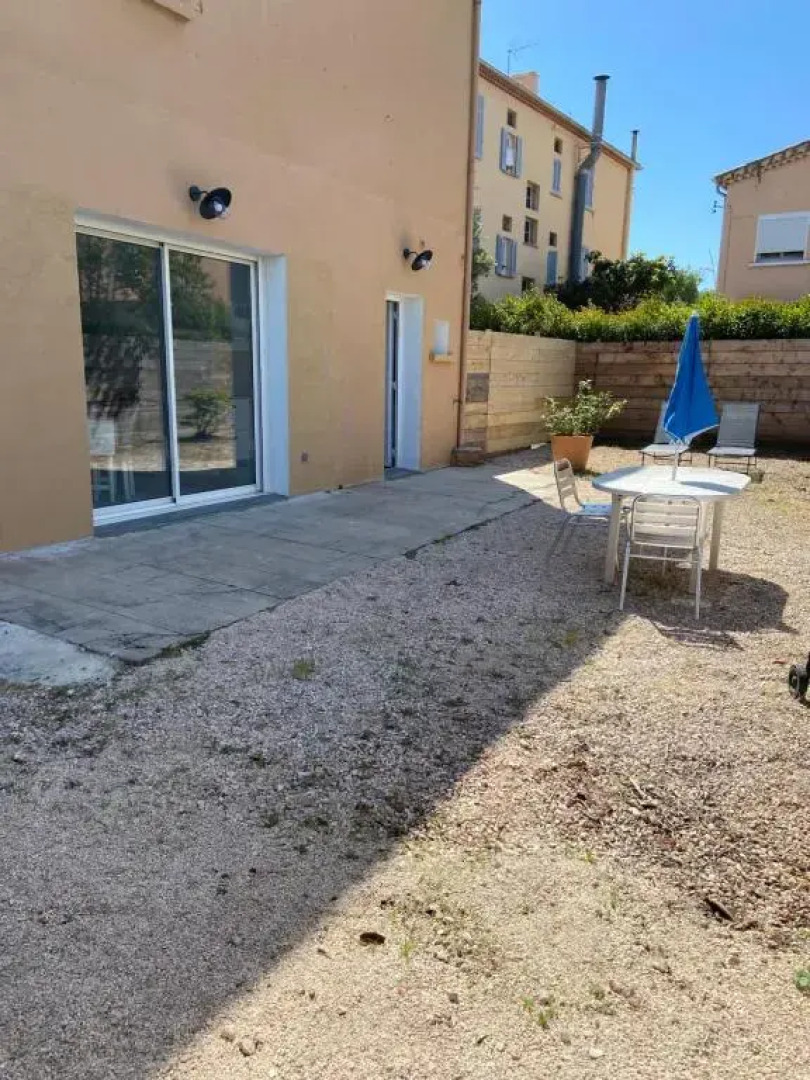 T2 en rez de villa avec jardin à 800m de la plage, à la semaine