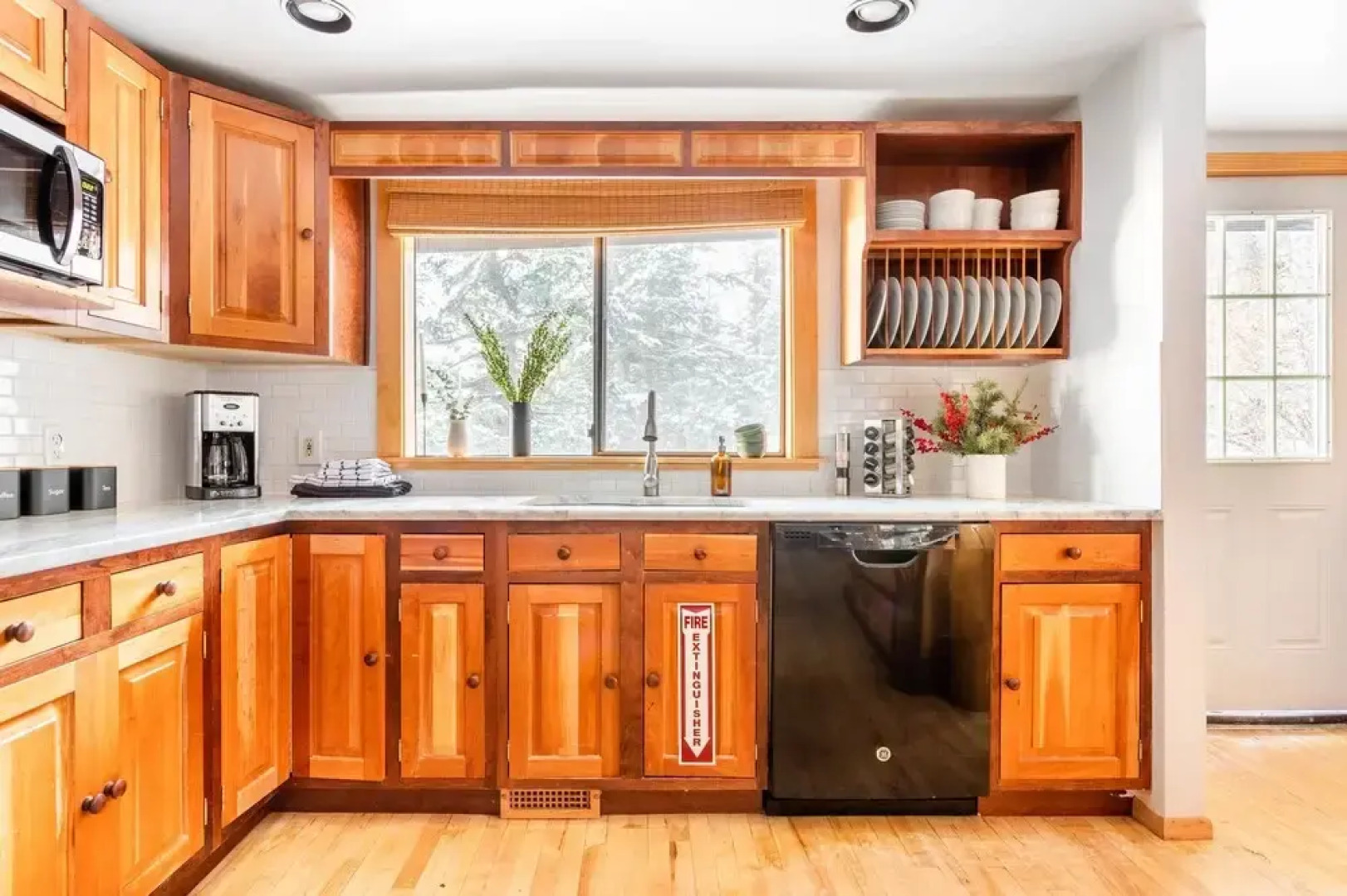 Treetop by AvantStay Rustic Secluded Cabin w Views in Summit Park