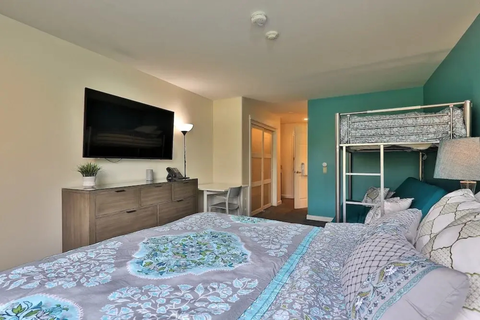 KCIS 612/613 - Forest Suites: Sleeps 10 in Killington Center