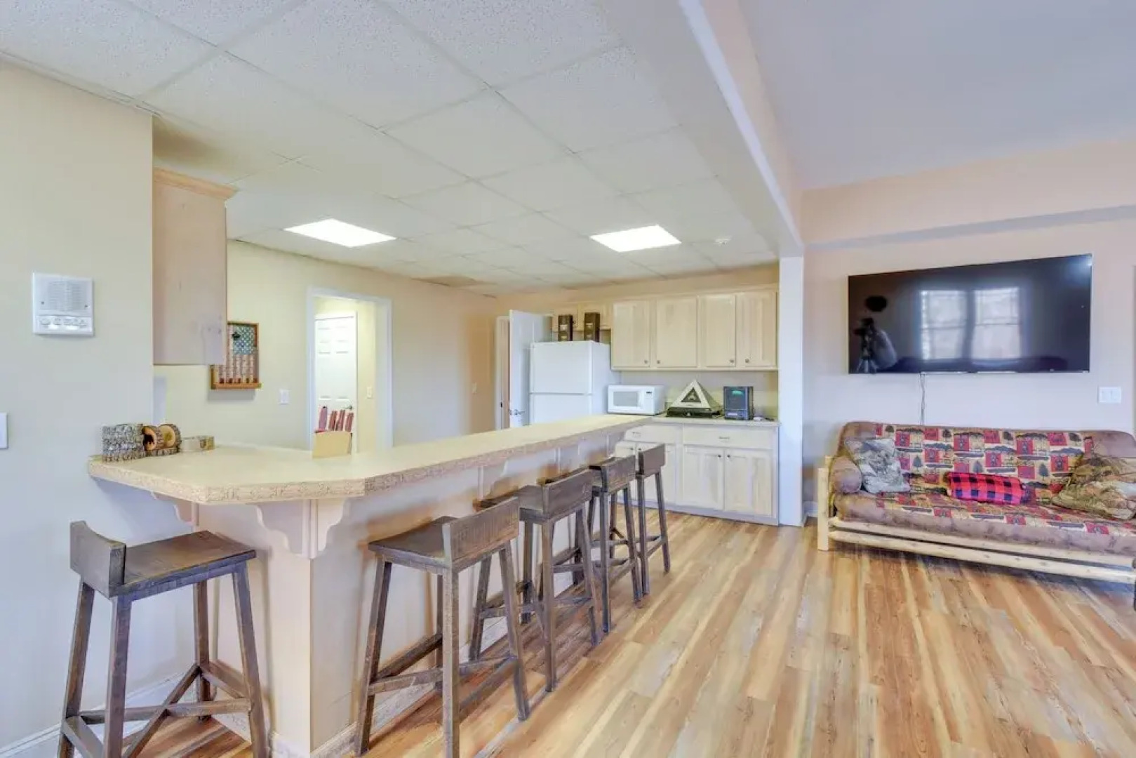 Blairsville Mansion w/ Hot Tub, Casino + Games!