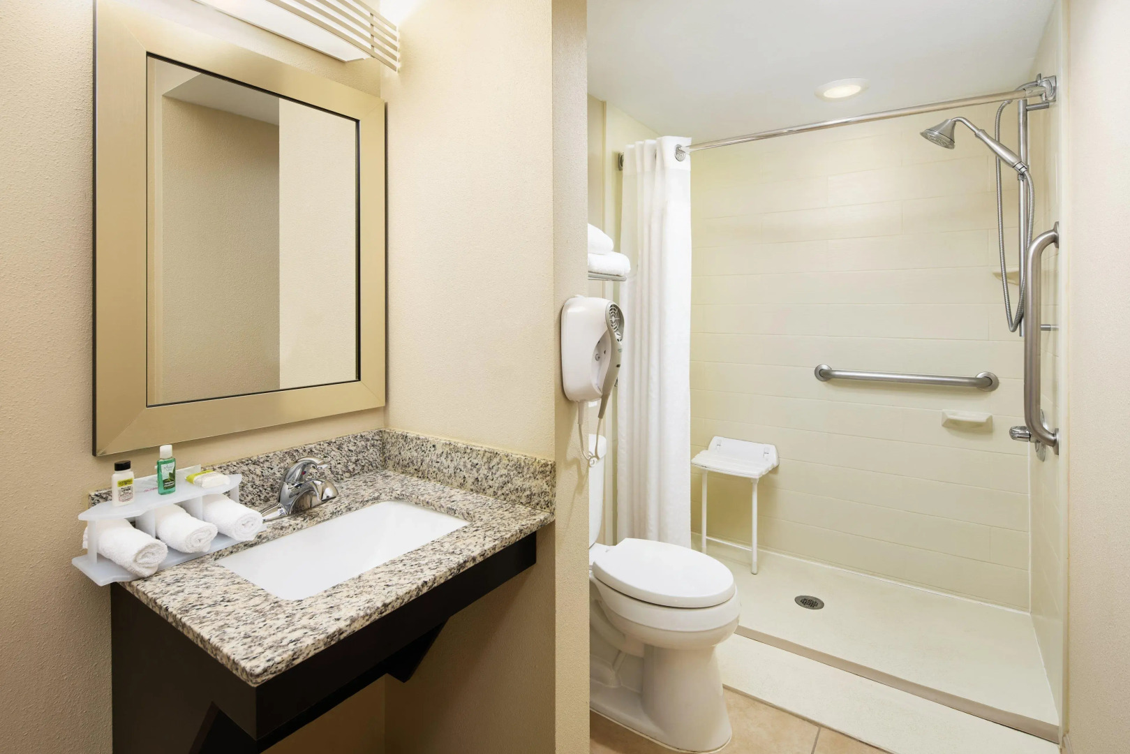 Holiday Inn Express & Suites Alpharetta - Windward Parkway by IHG