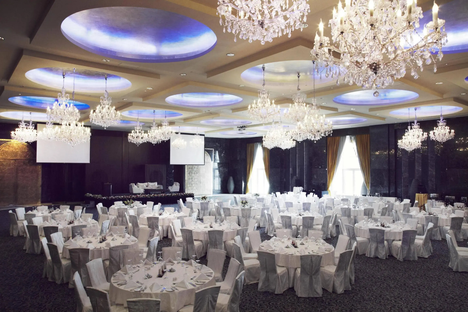 Отель Raffles Dubai