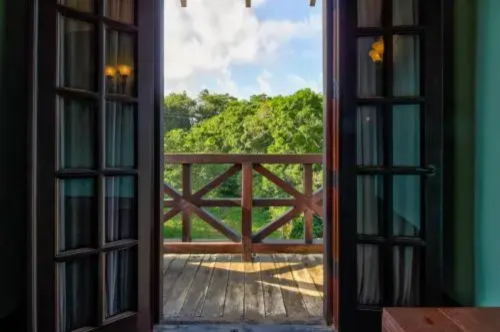 Toucan Suite @ Mahogany Hall