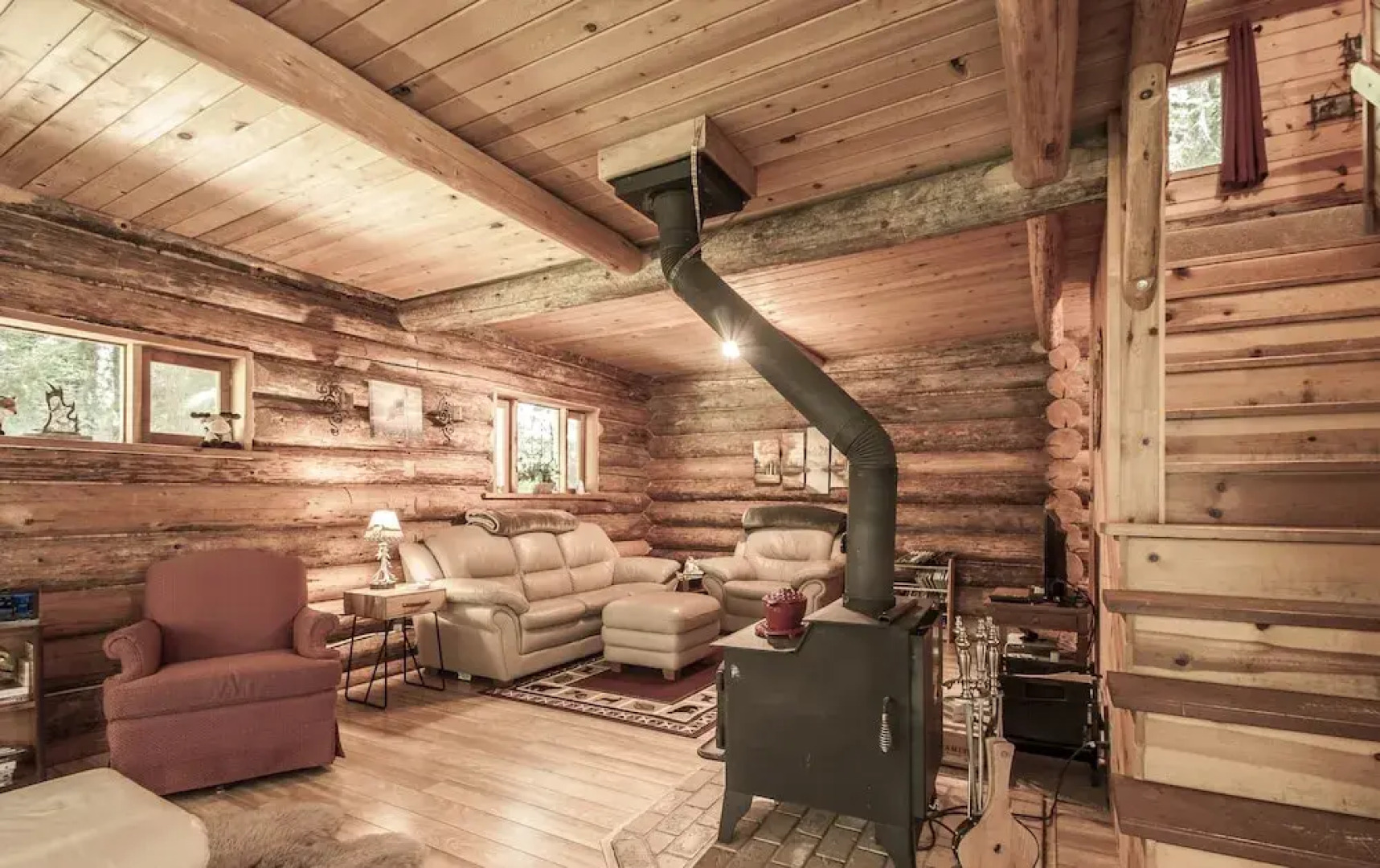 Whispering Winds Apartment 3 NW Comfy Cabins