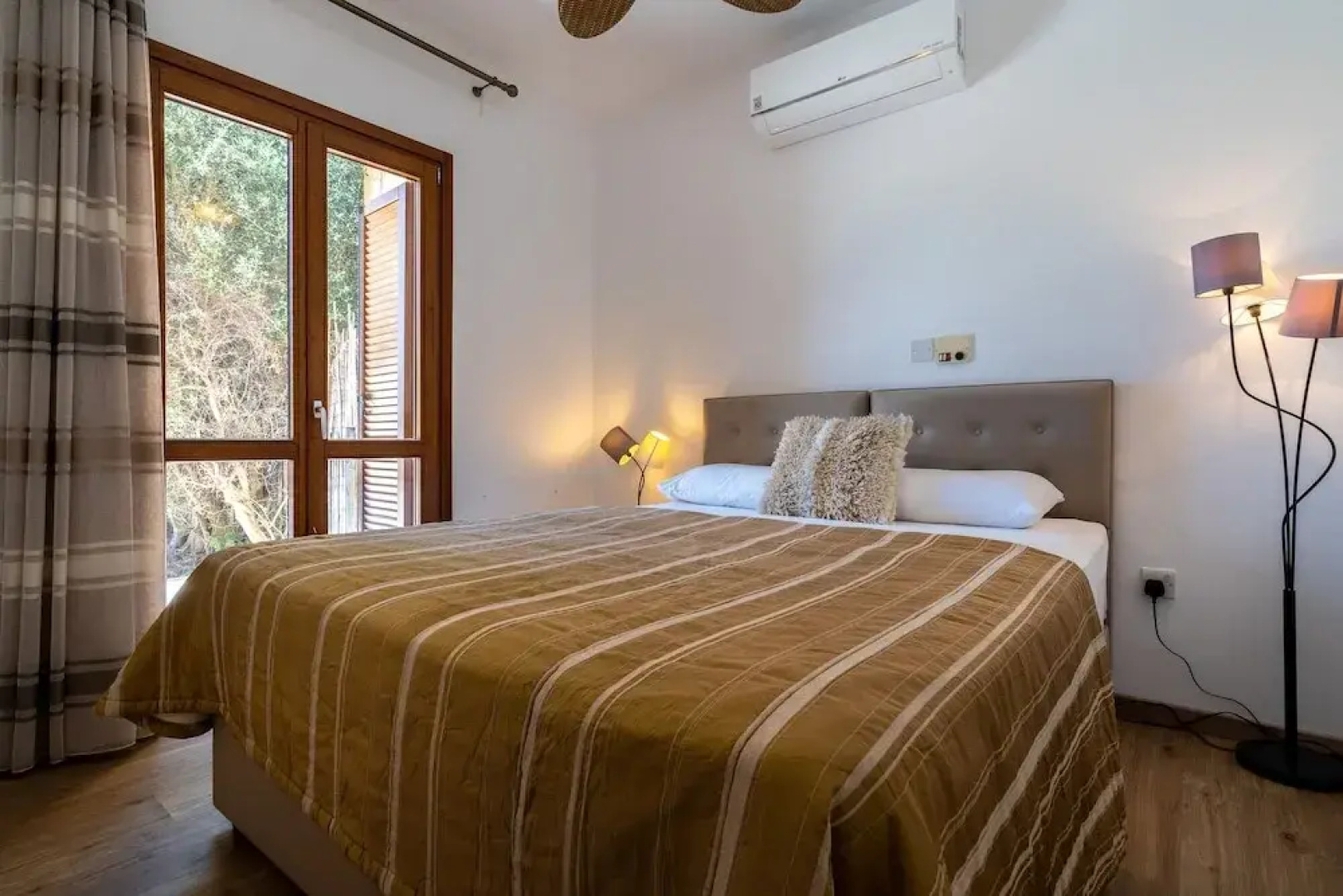 Stunning 3 bedroom villa 'BZ01' with private pool, stunning views, communal pool and resort facilities, Zephyros Village on Aphrodite Hills Re