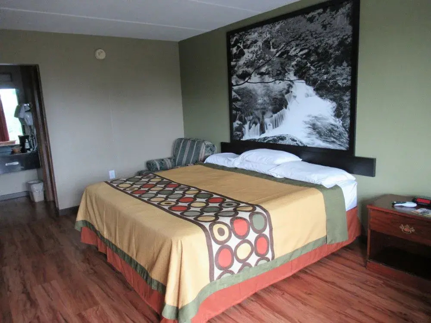 Super 8 by Wyndham Kingsport /I-81