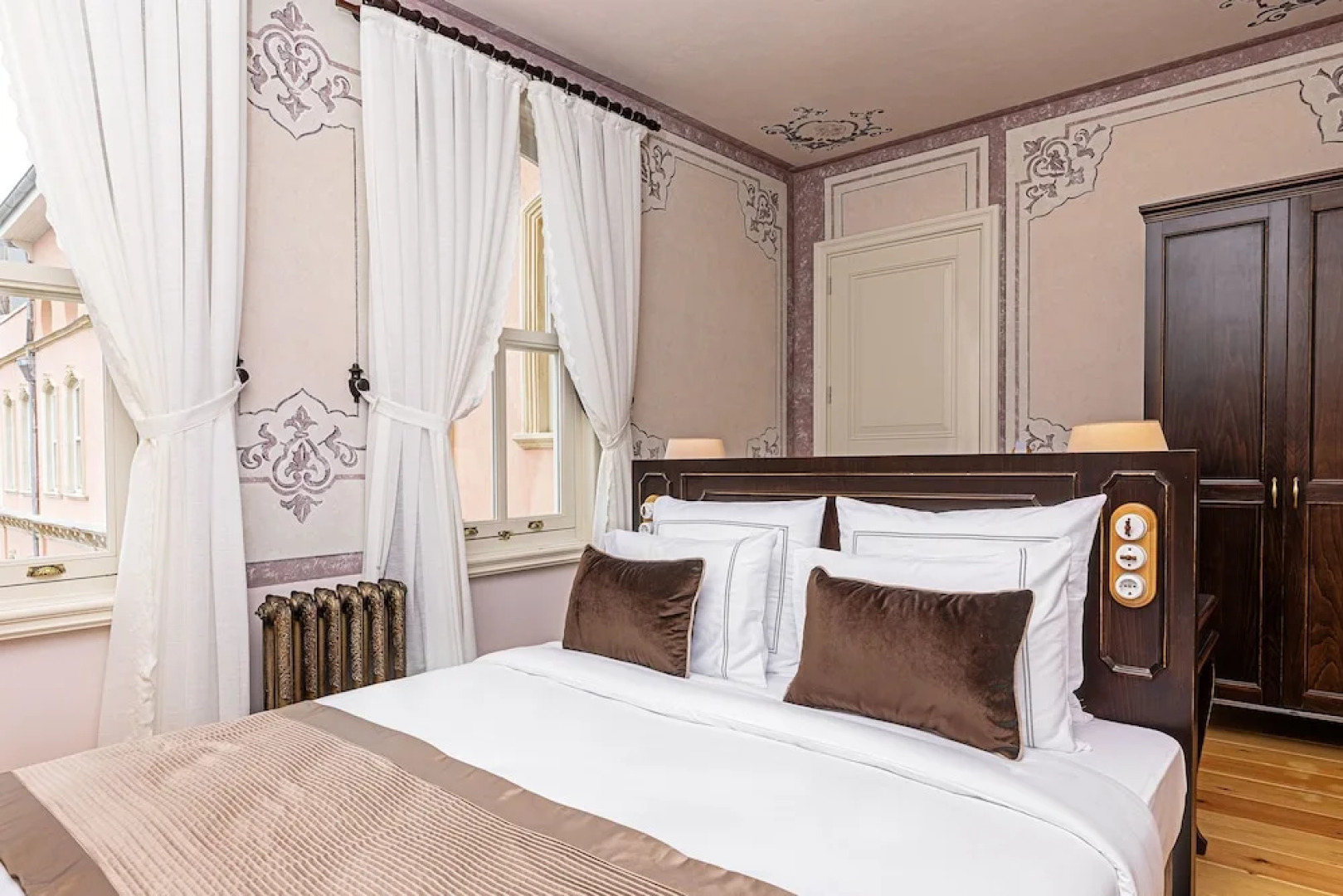 Meroddi Barnathan Hotel