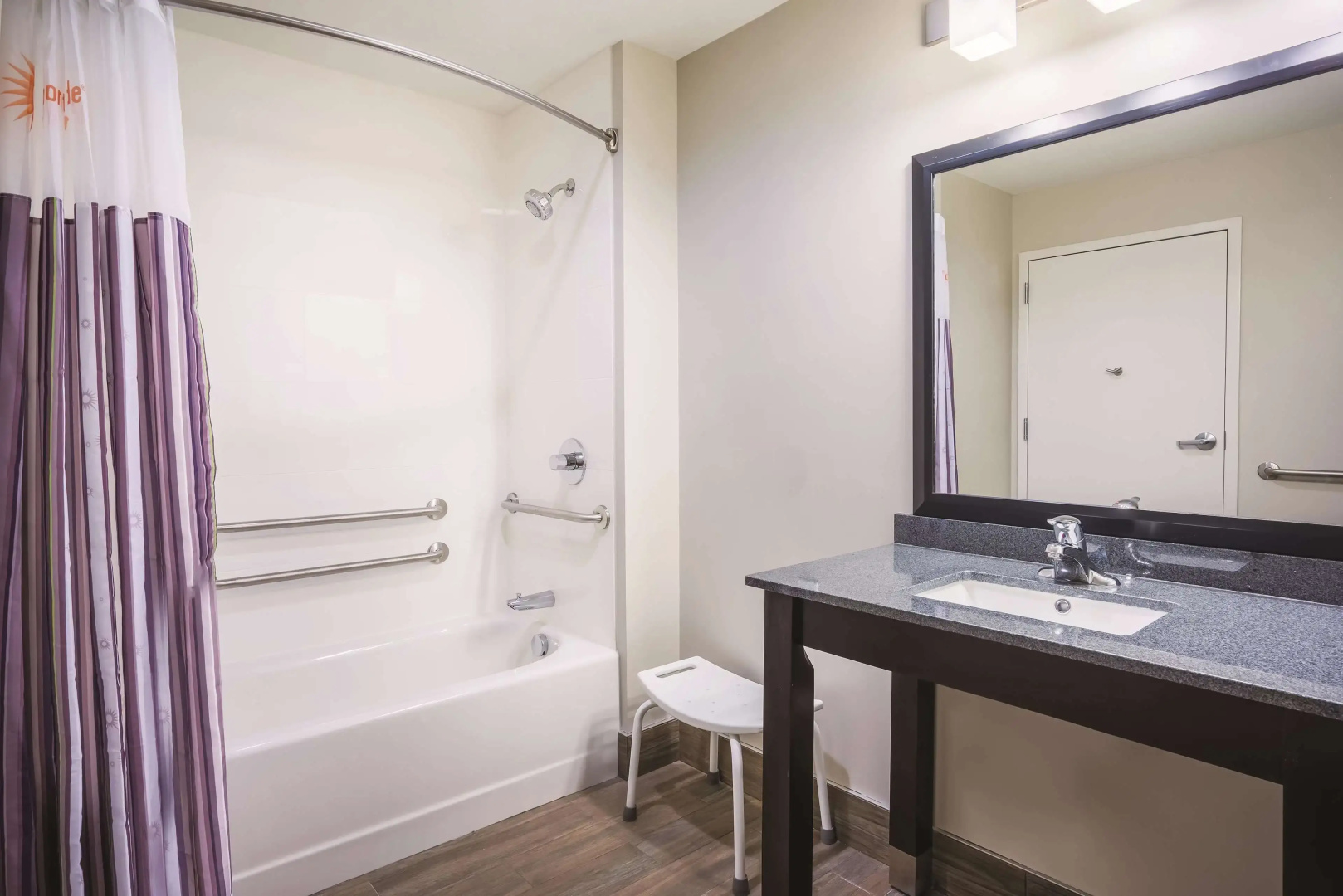 La Quinta Inn & Suites by Wyndham Clifton Park