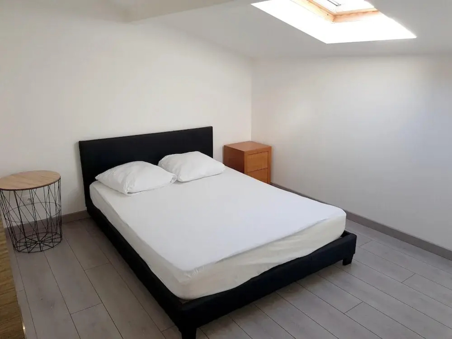 Apartment With 2 Bedrooms in Saint-mitre-les-remparts, With Wonderful sea View, Furnished Terrace and Wifi - 10 km From the Beach