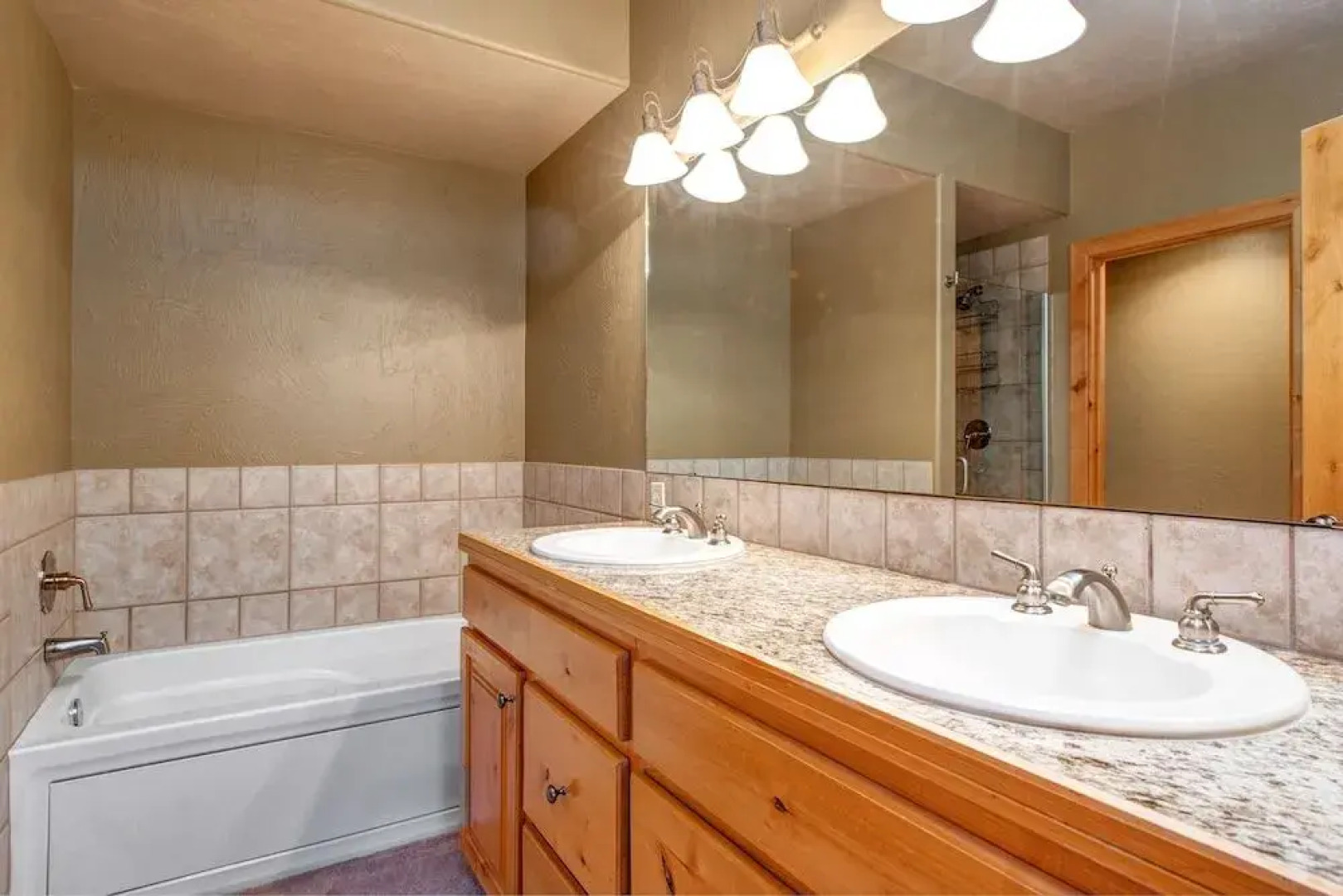 Warm and Spacious Home Base at Redstone by RedAwning